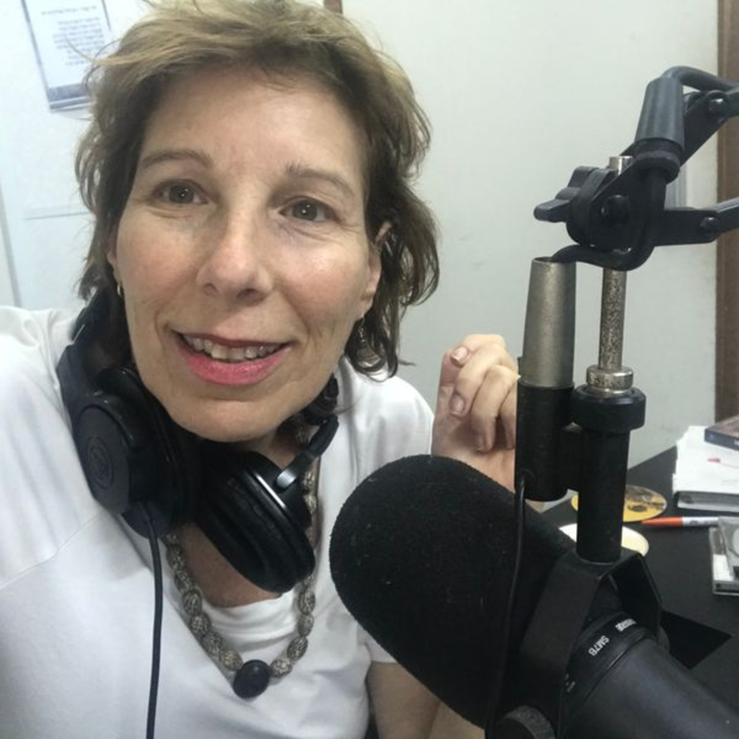 מי אתה חגי שלו ומה מונח בבסיס המשנה המקצועית שלך 'להתרגל להצליח'? מה הדרך הנכונה לדעתך להשיג יעדים מאתגרים? ראיון רדיו אצל נילי ליבוביץ episode artwork