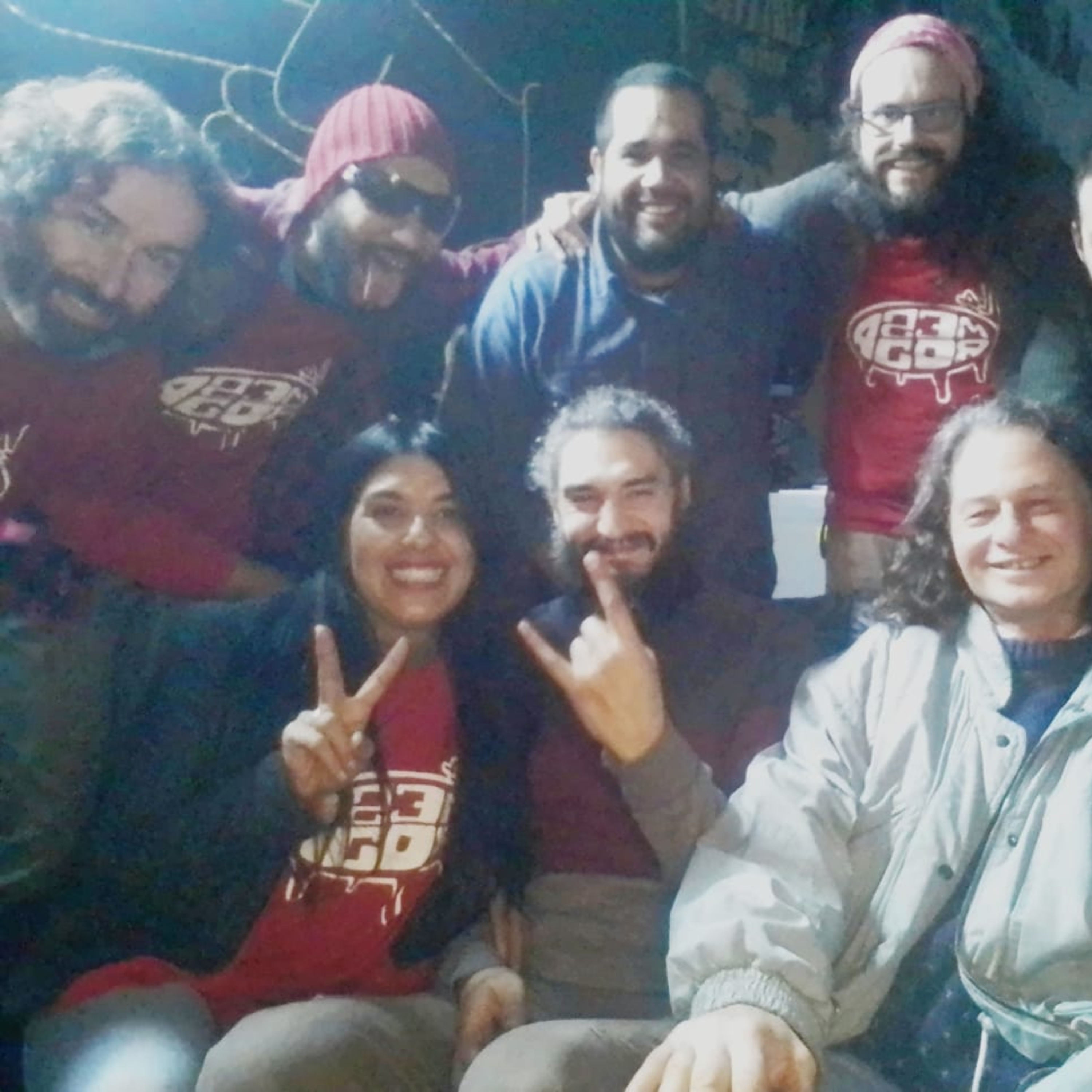 LA MESA ROJA
