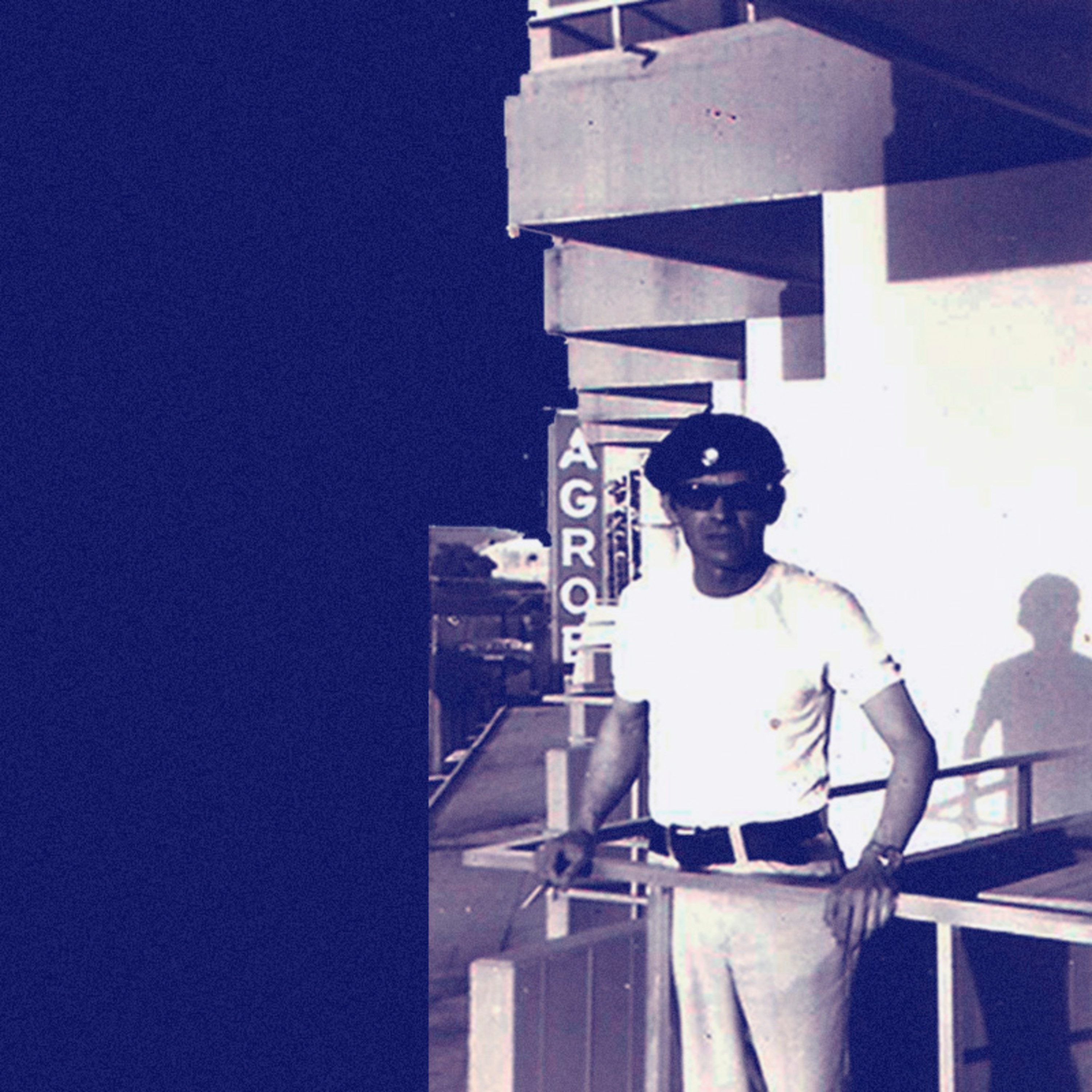 Entre el azul y el rojo, por Esteban Ferro Entre el azul y el rojo, por Esteban Ferro