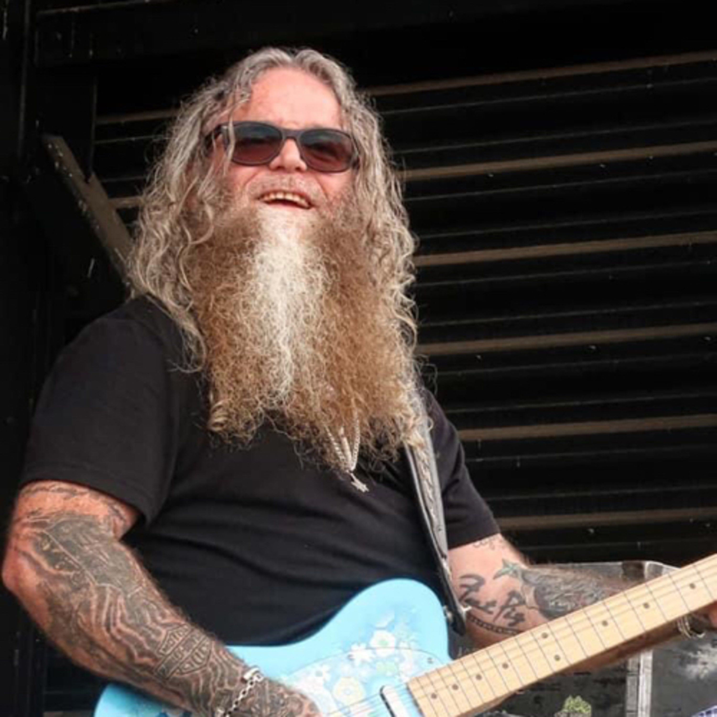 Tommy Smith Guitarist with Dirty Grass Soul