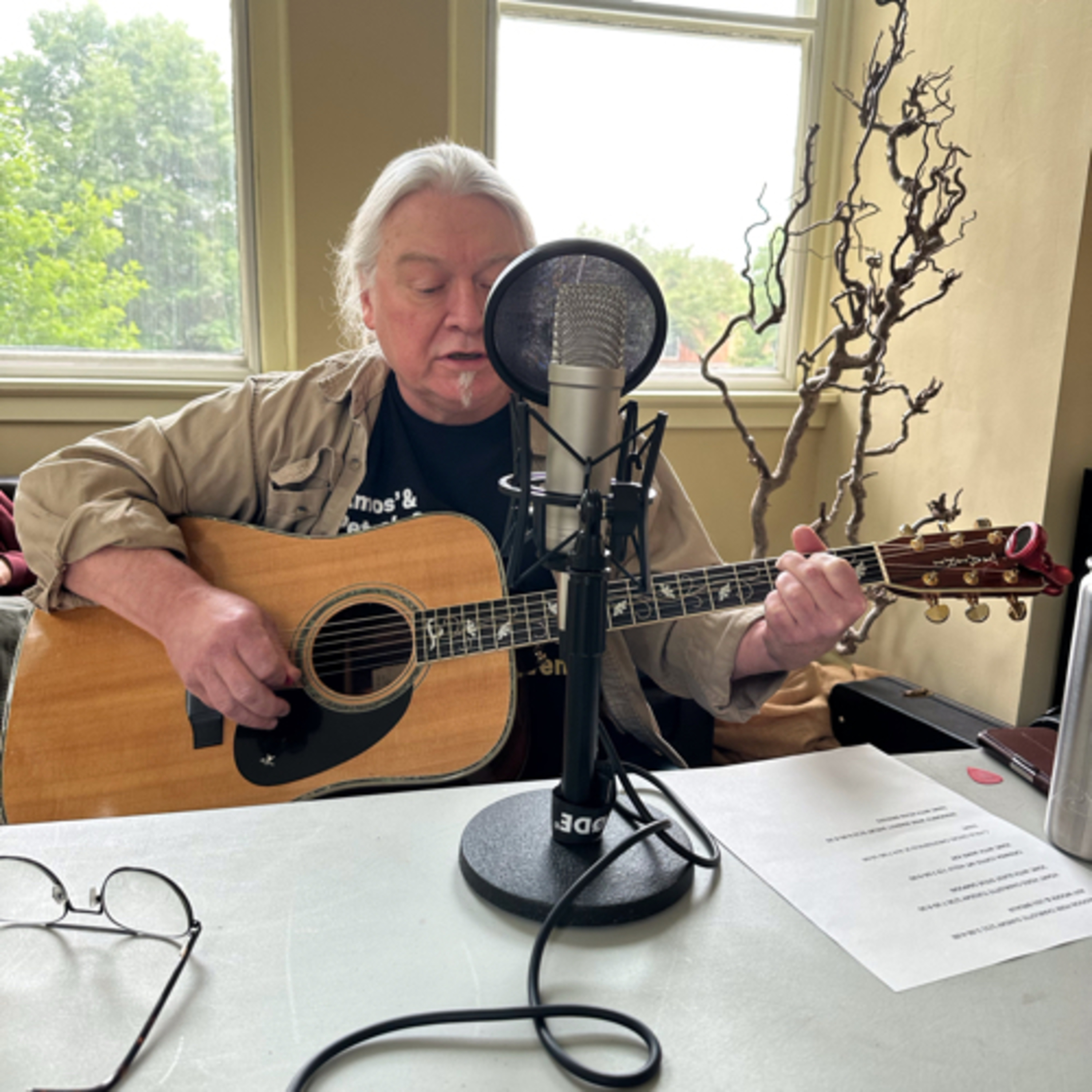 Kevin Marshall guitarist,singer,songwriter,luthier