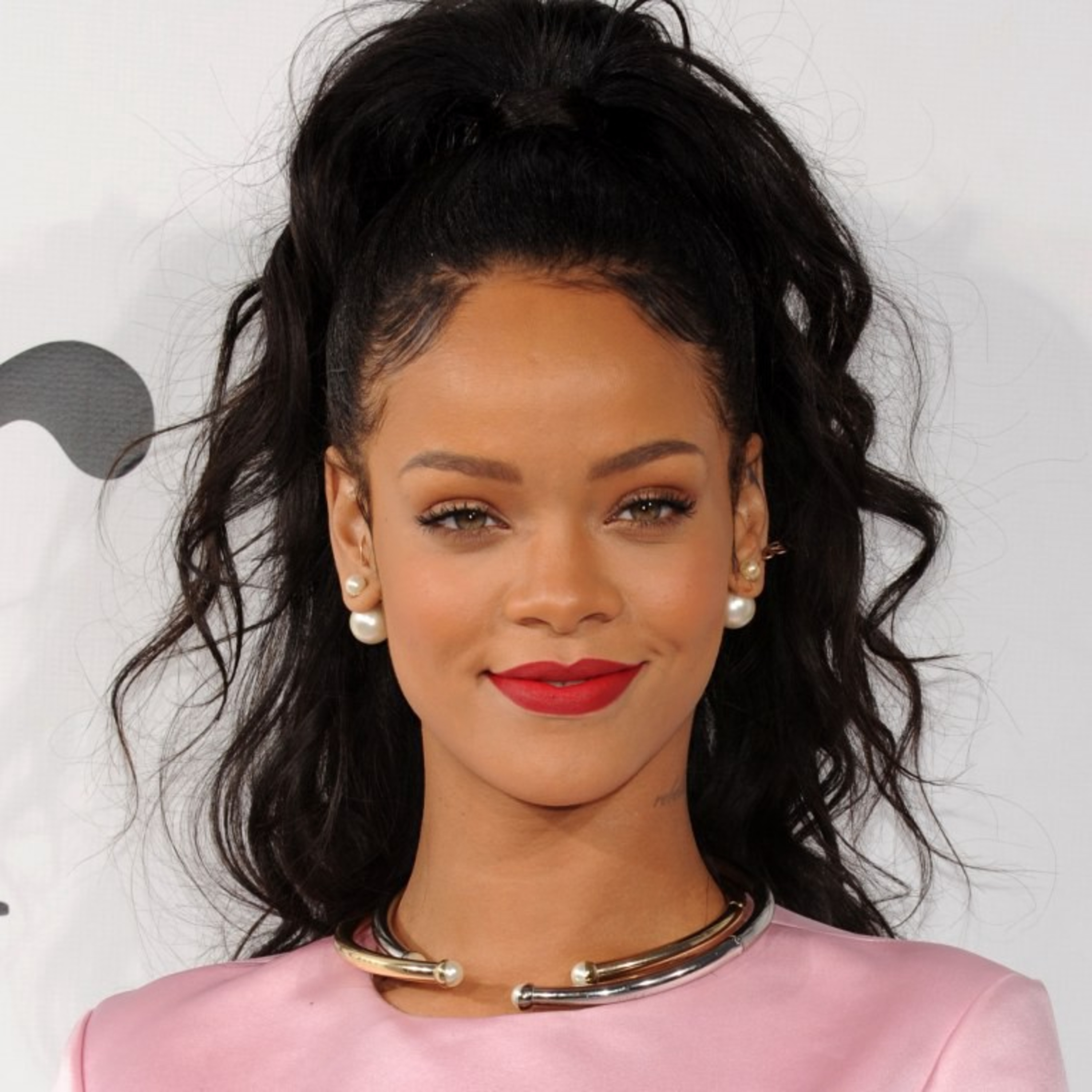 Rihanna biography
(1988-) part 1 episode artwork