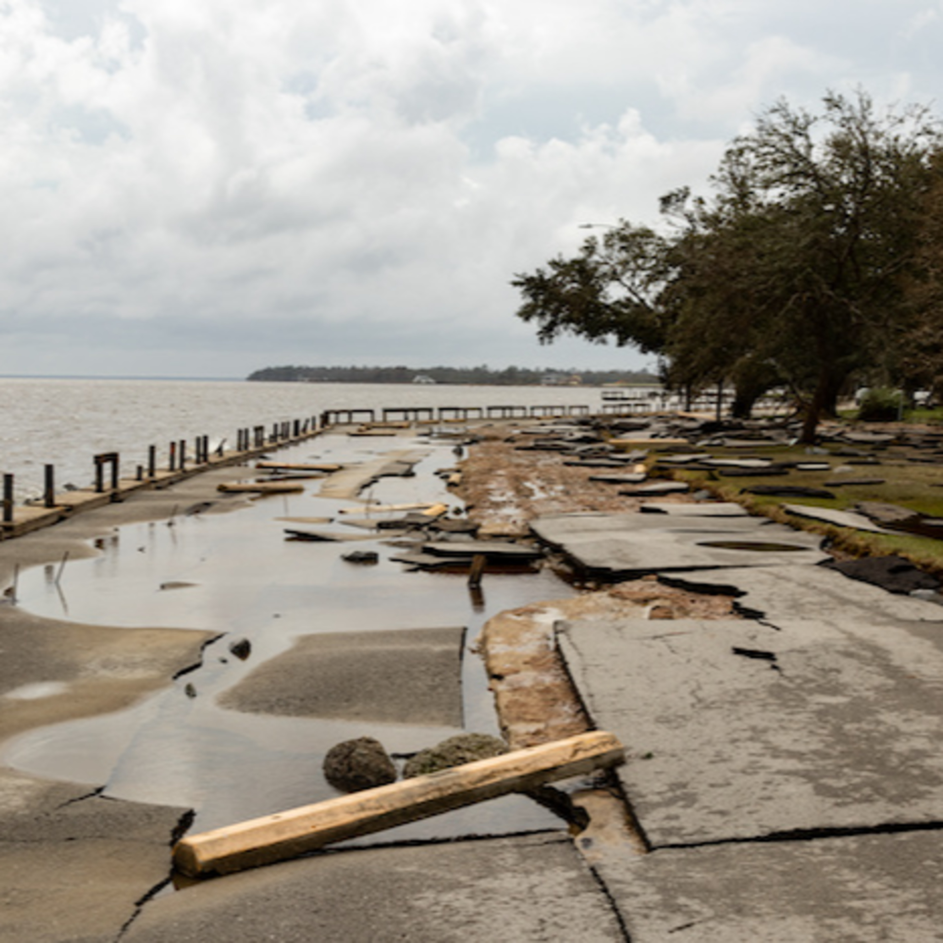 NC faith leaders call on U.S. to pay 'fair share' for climate-related loss [Bonus] episode artwork