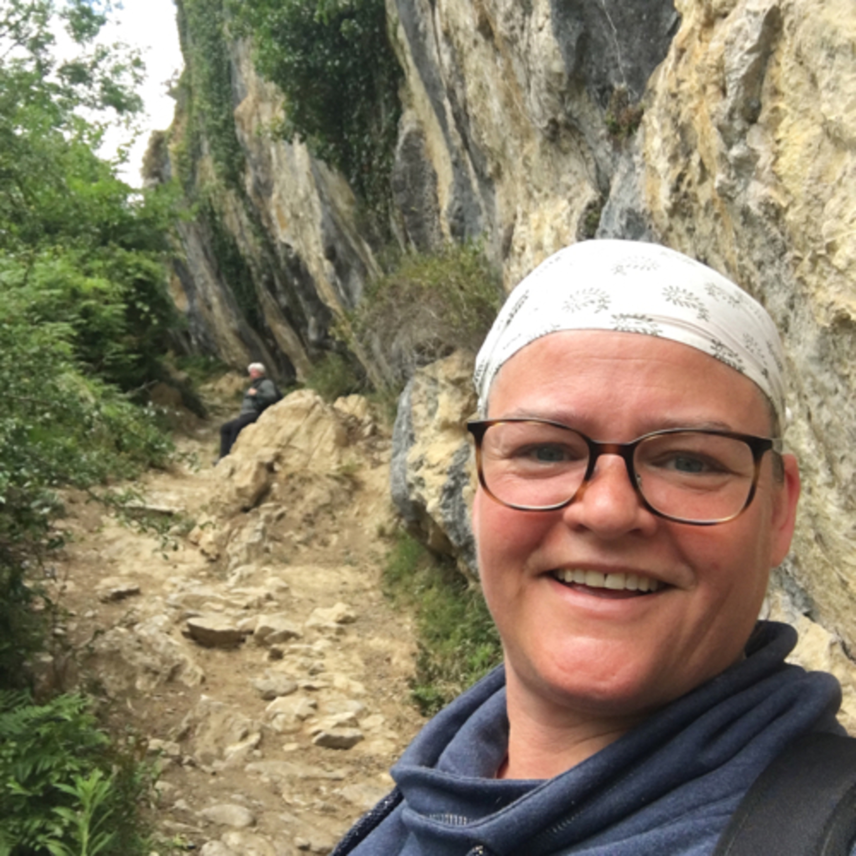 Wandeling langs rivier en klimmen richting Pen