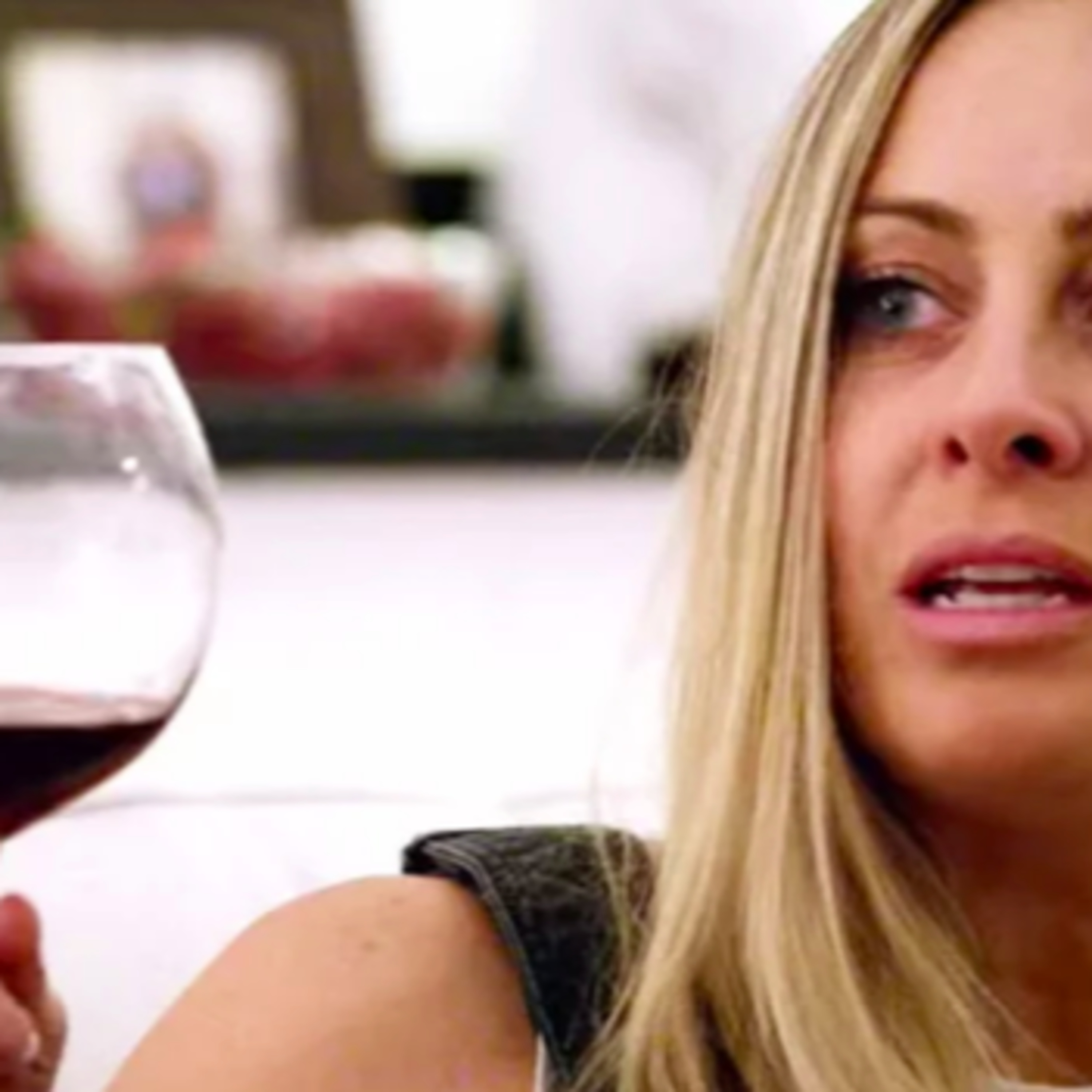 Love Is Blind S1E6 - Jessica is a mean drunk and Mark Ends up on the Sofa episode artwork