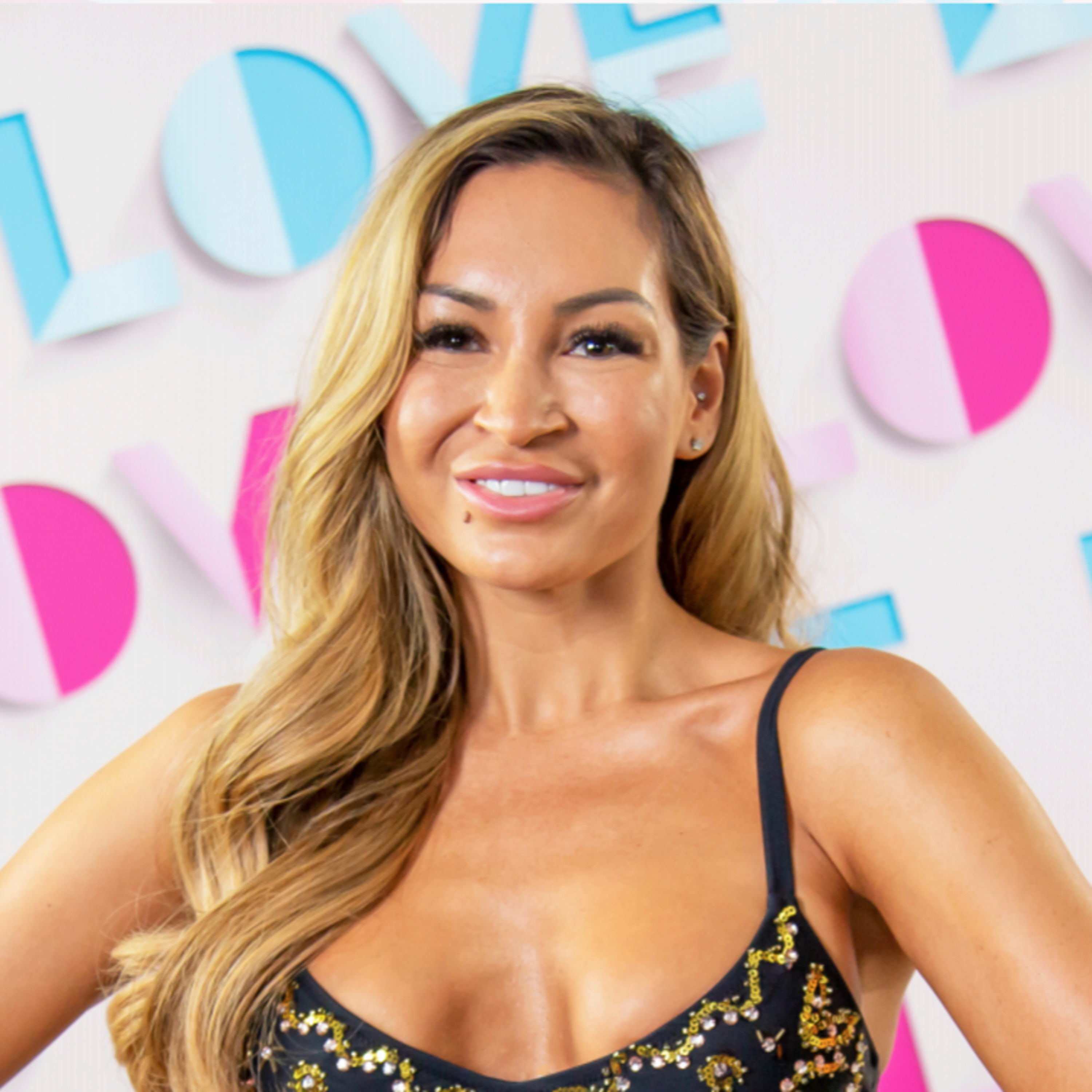 Love Island UK S7E15 - Lucinda wins the golden ticket  episode artwork