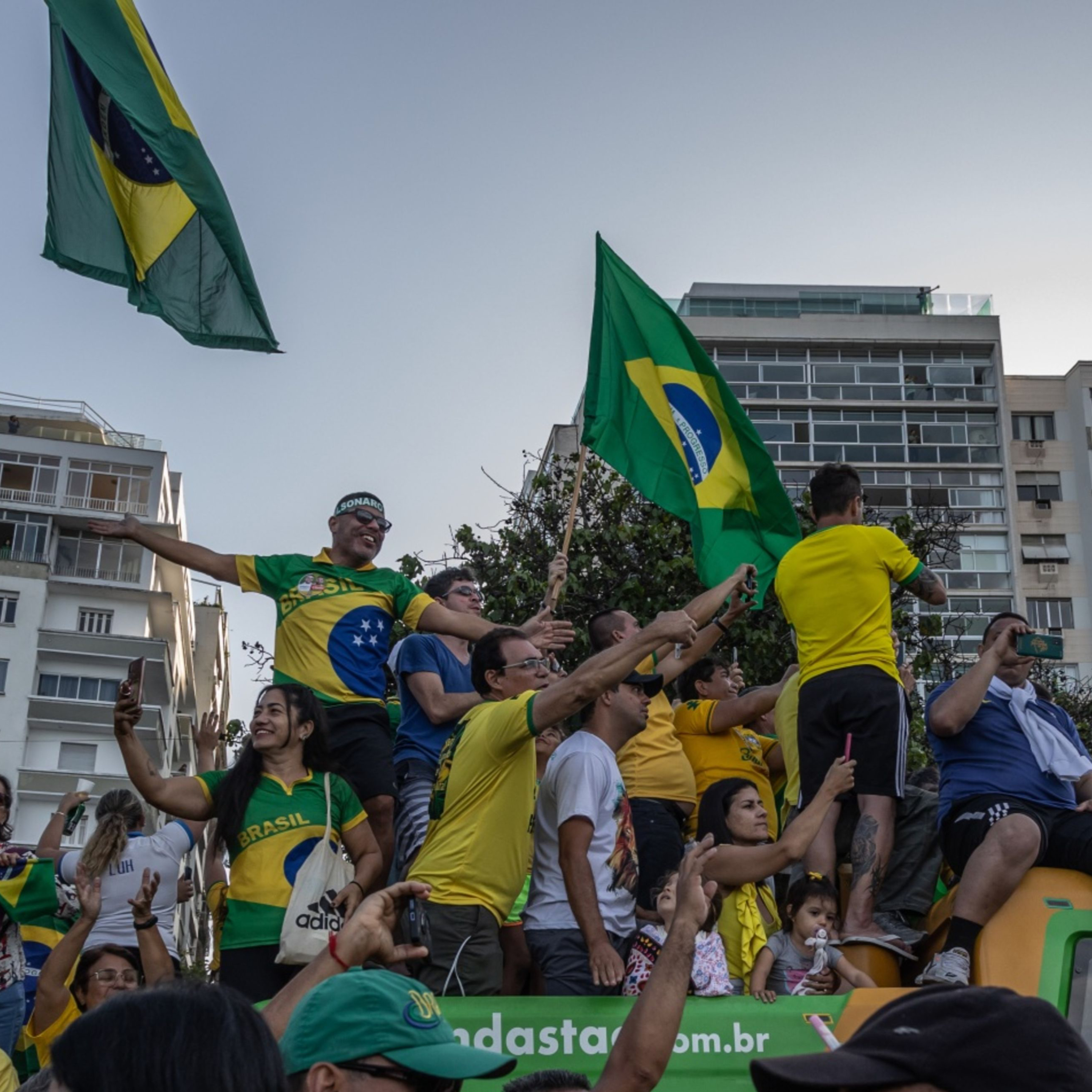 TSE proíbe Bolsonaro de usar imagens do 7 de Setembro episode artwork