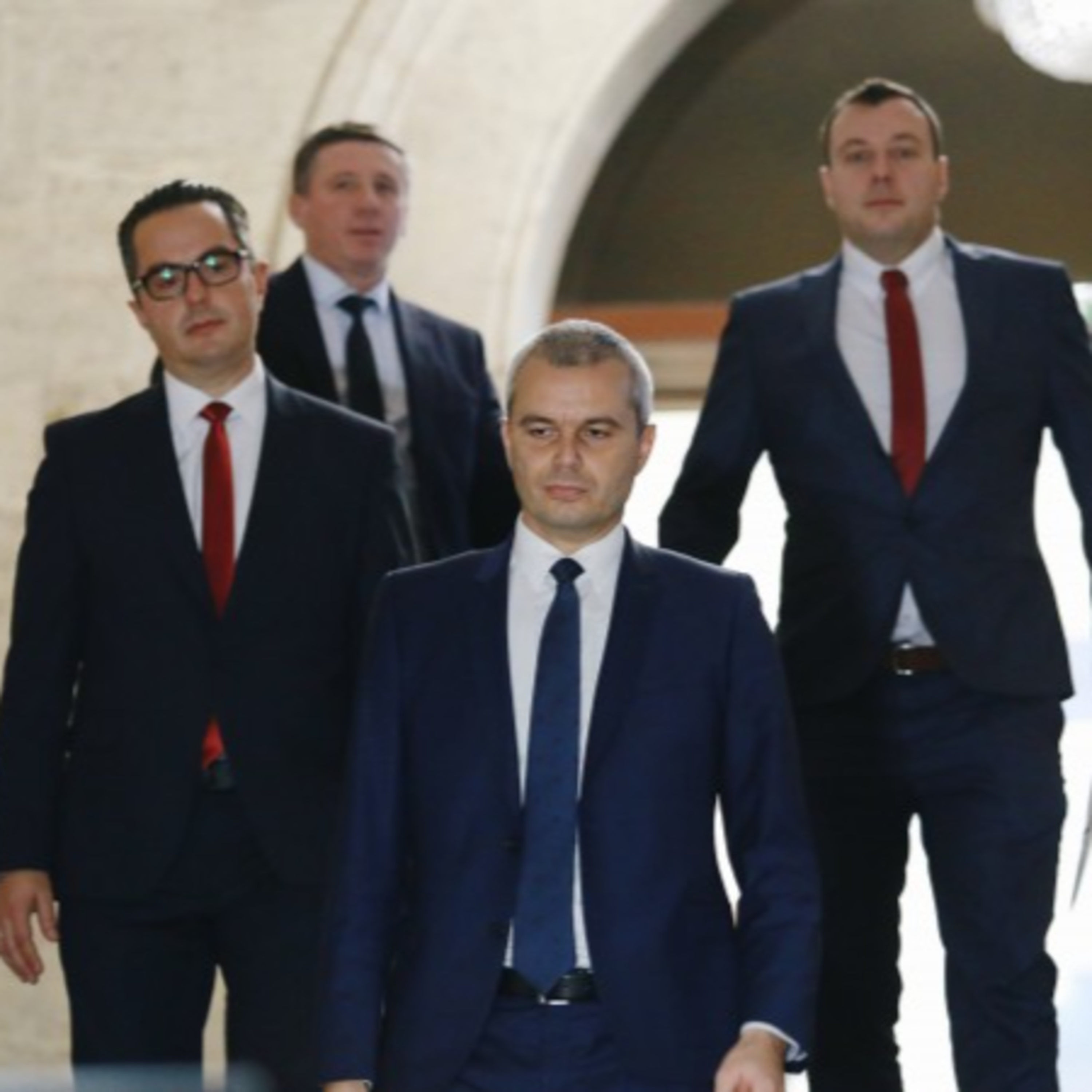 Ако Конституционният съд не отмени зелените сертификати, отиваме на протест episode artwork