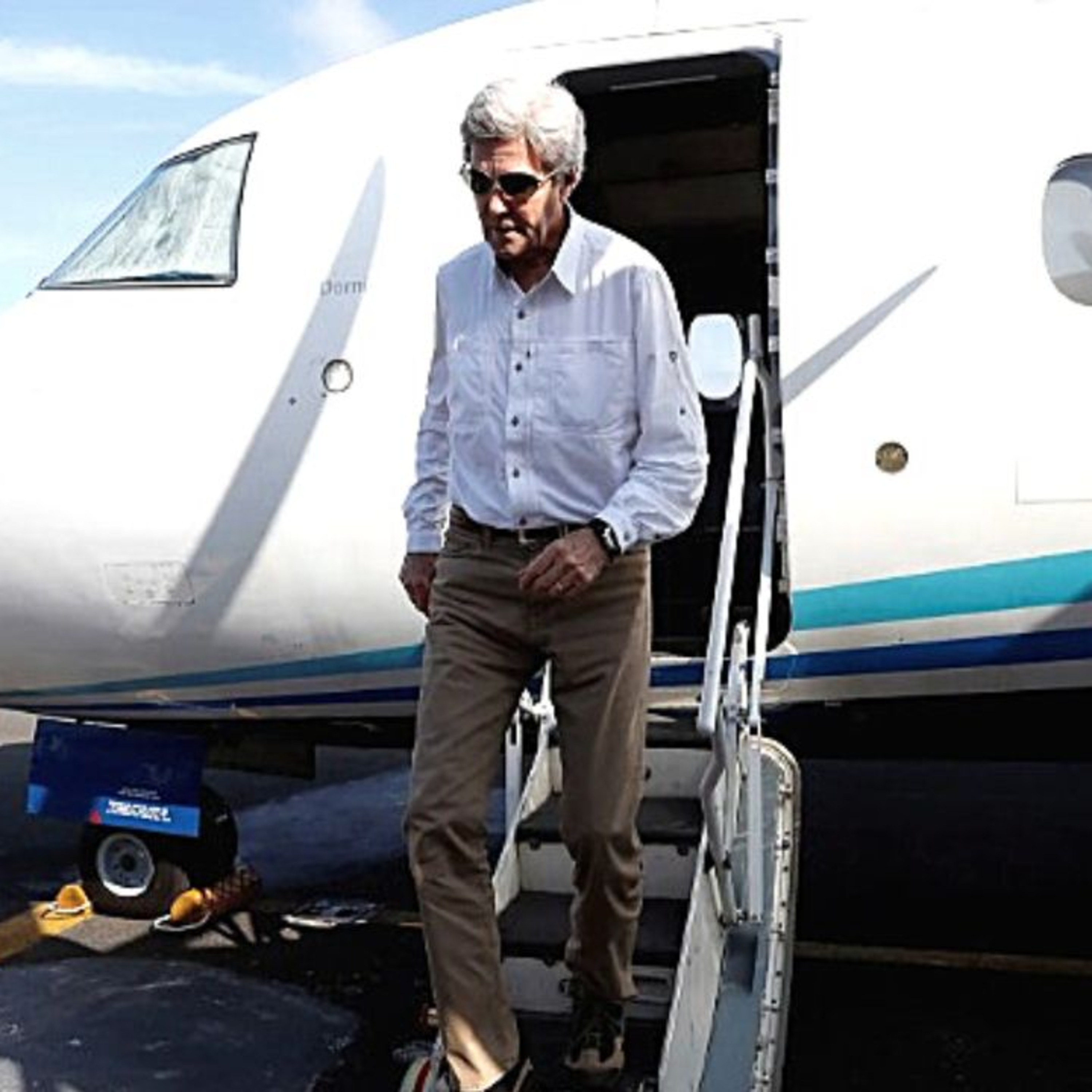 JOHN KERRY FIGHTS CLIMATE CHANGE BY FLYING PRIVATE episode artwork