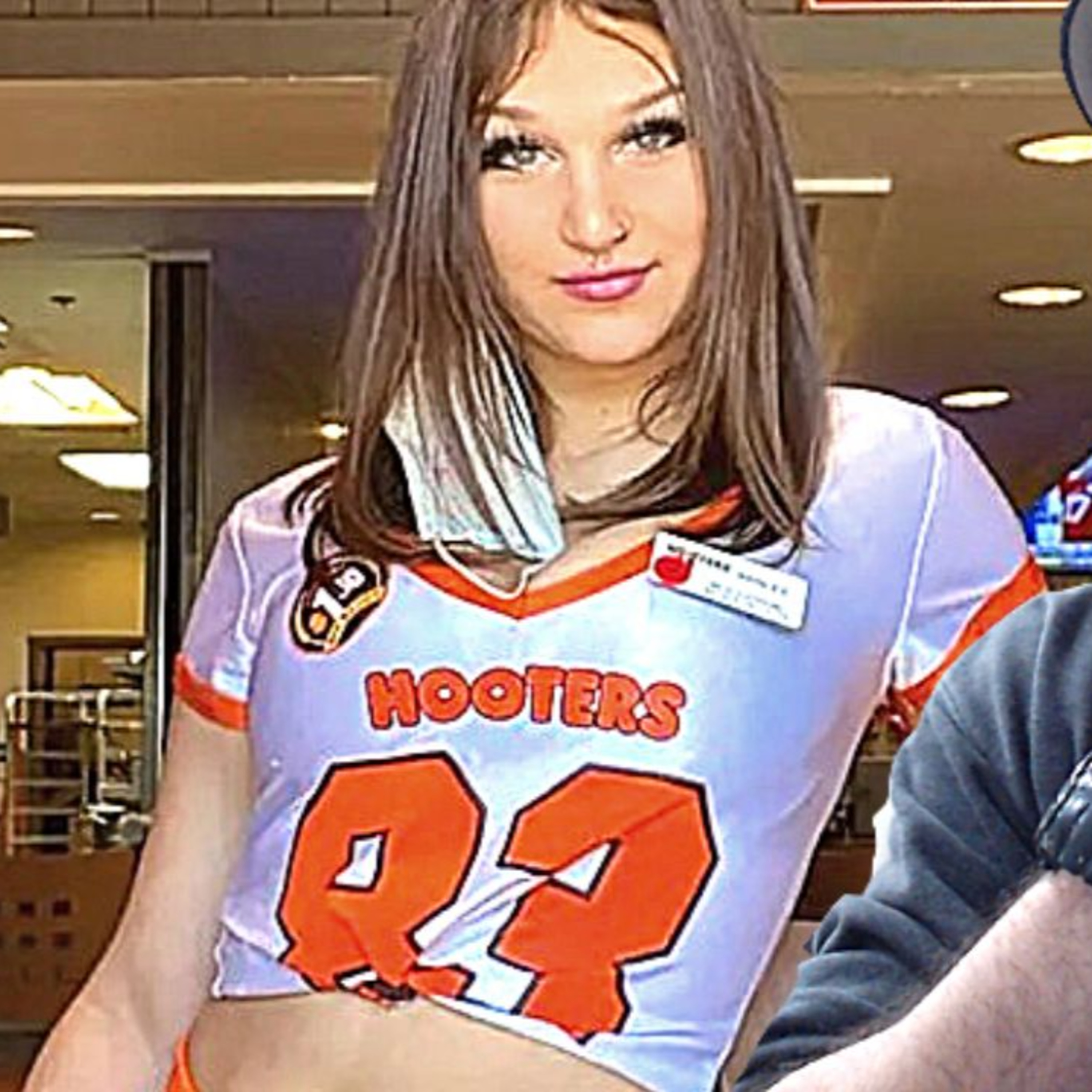 EX HOOTERS GIRL TRYS TO PAY BOND WITH ONLYFANS CASH episode artwork