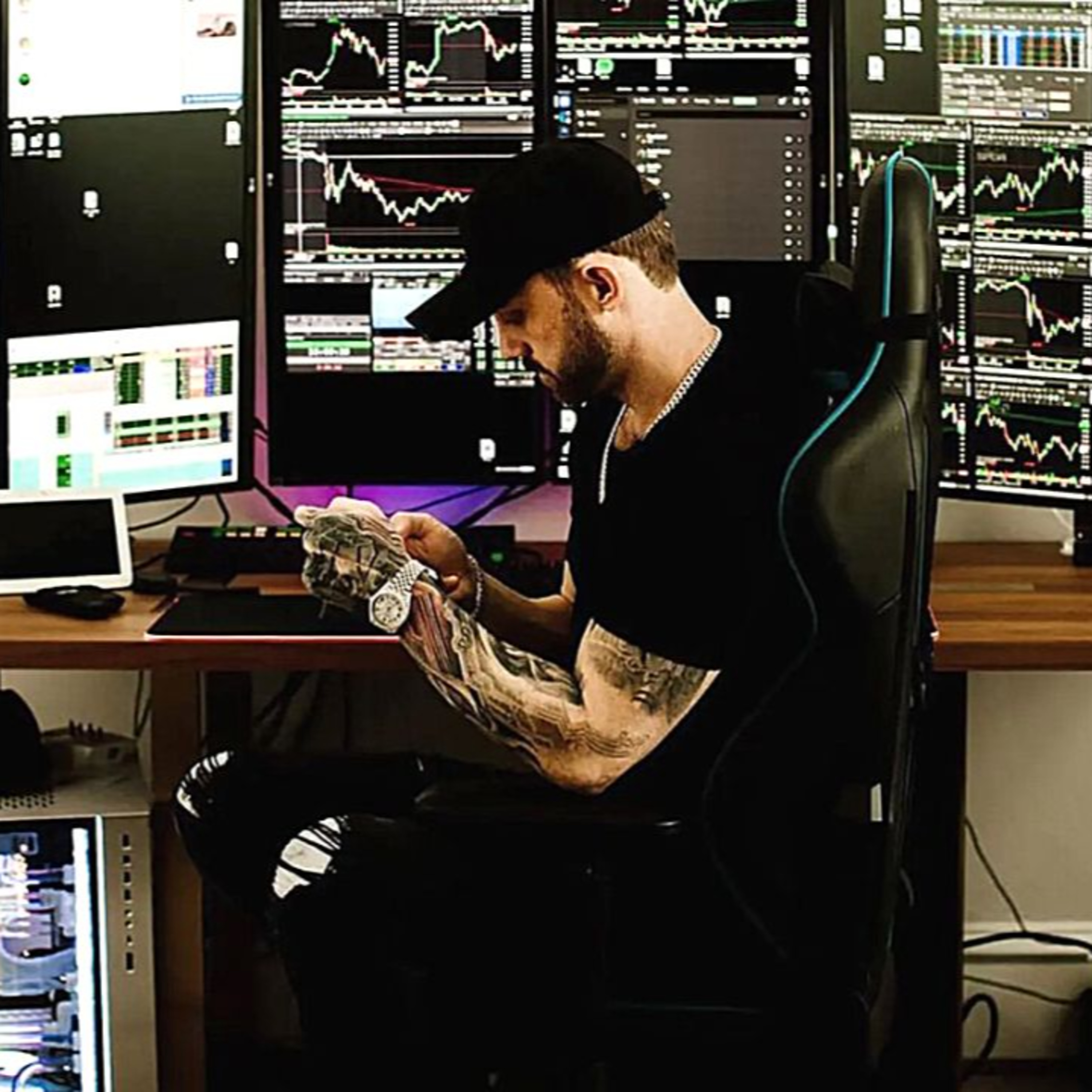 8 STOCK MARKET GURUS CHARGED IN $114M PUMP AND DUMP STOCK TRADING SCHEME episode artwork