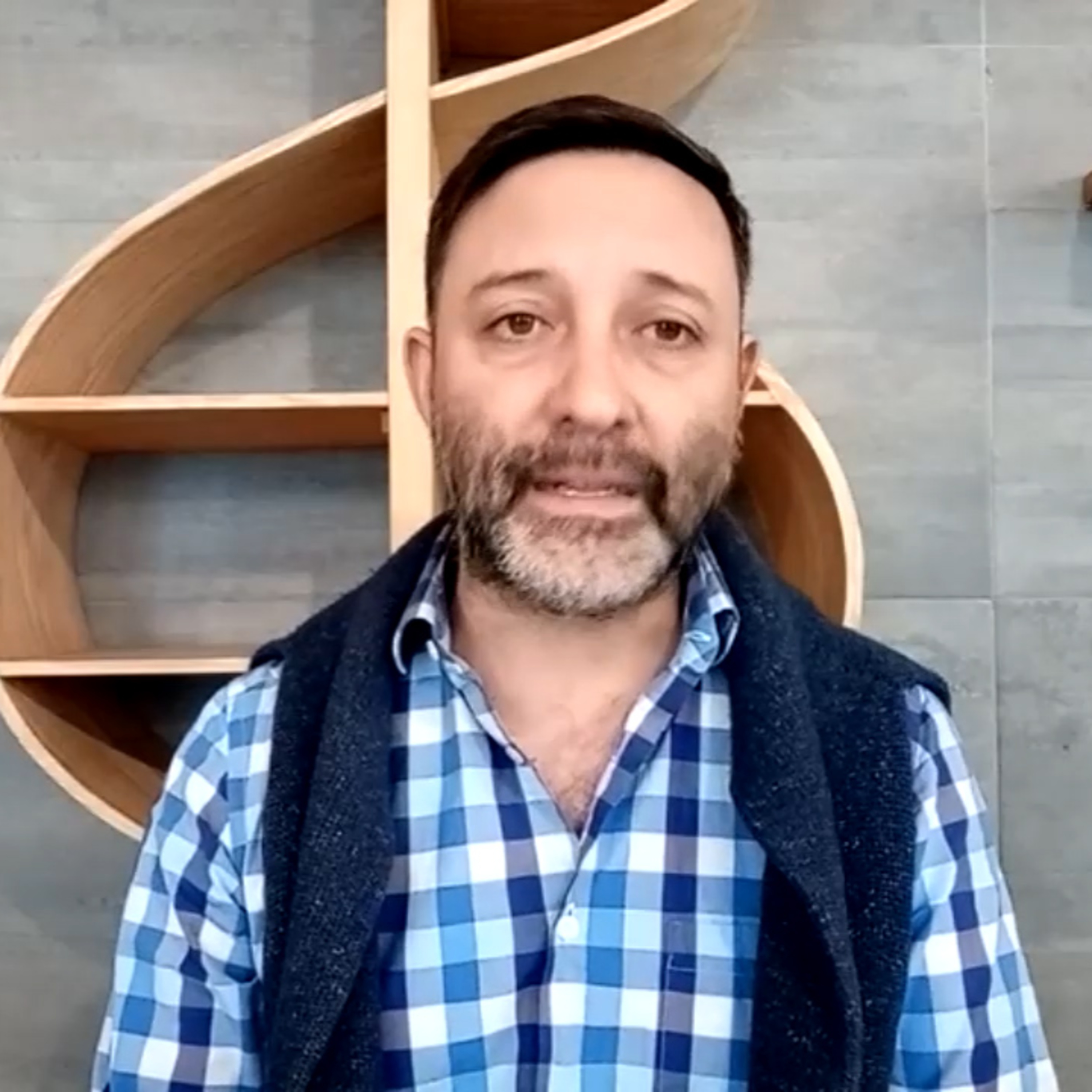 Entrevista con el maestro Rodrigo Macías: Ópera "La Ciudad Muerta" episode artwork