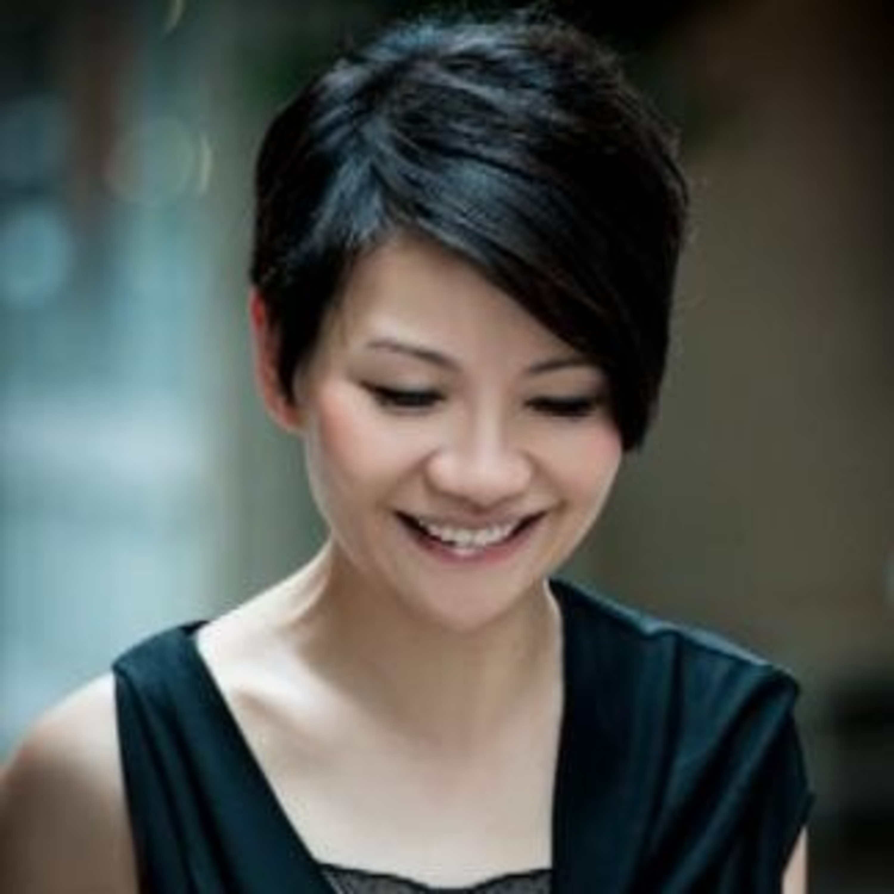 East Meets West: Helping Chinese Creators Reach a Global Audience -- Ivy Wong (Founder & CEO, VS Media) episode artwork