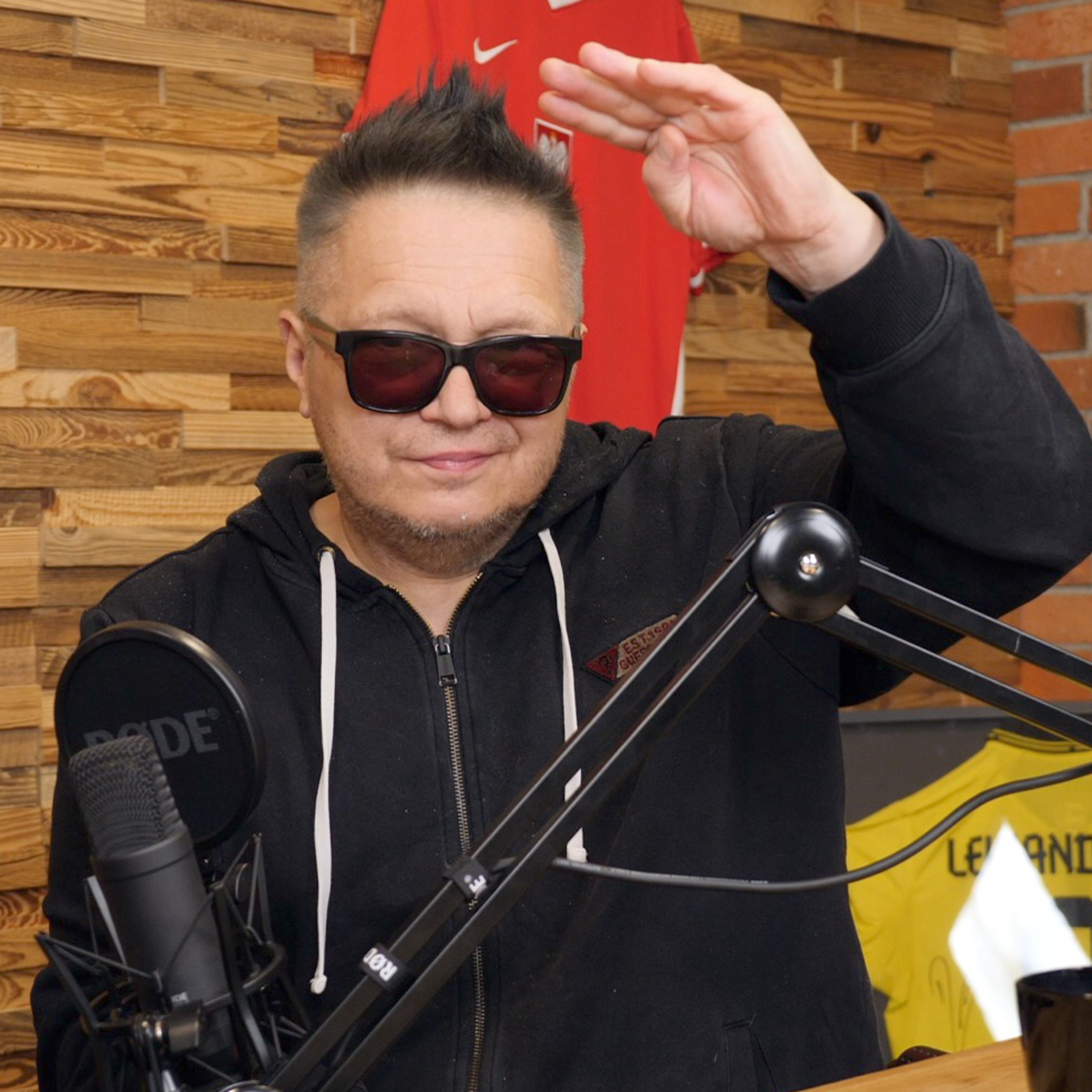 MUNIEK STASZCZYK - KAZAŁEM MANAGEROWI REZERWOWAĆ KONCERTY GDY NIE MA MECZÓW 