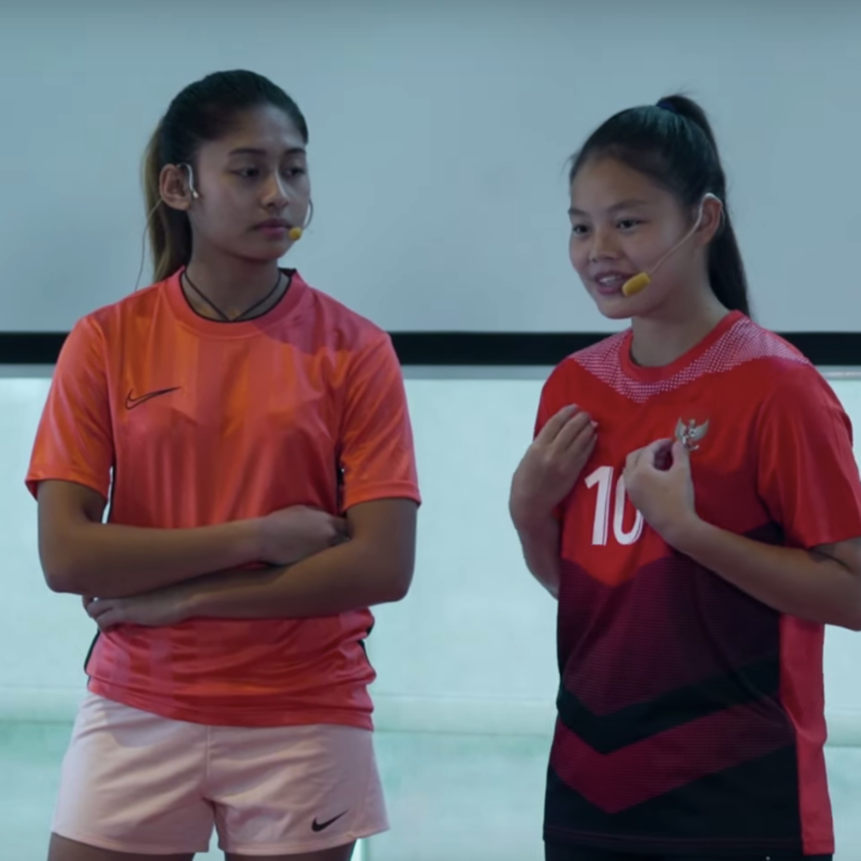 Danielle Daphne dan Zahra Muzdalifah - Perempuan dan Sepakbola episode artwork