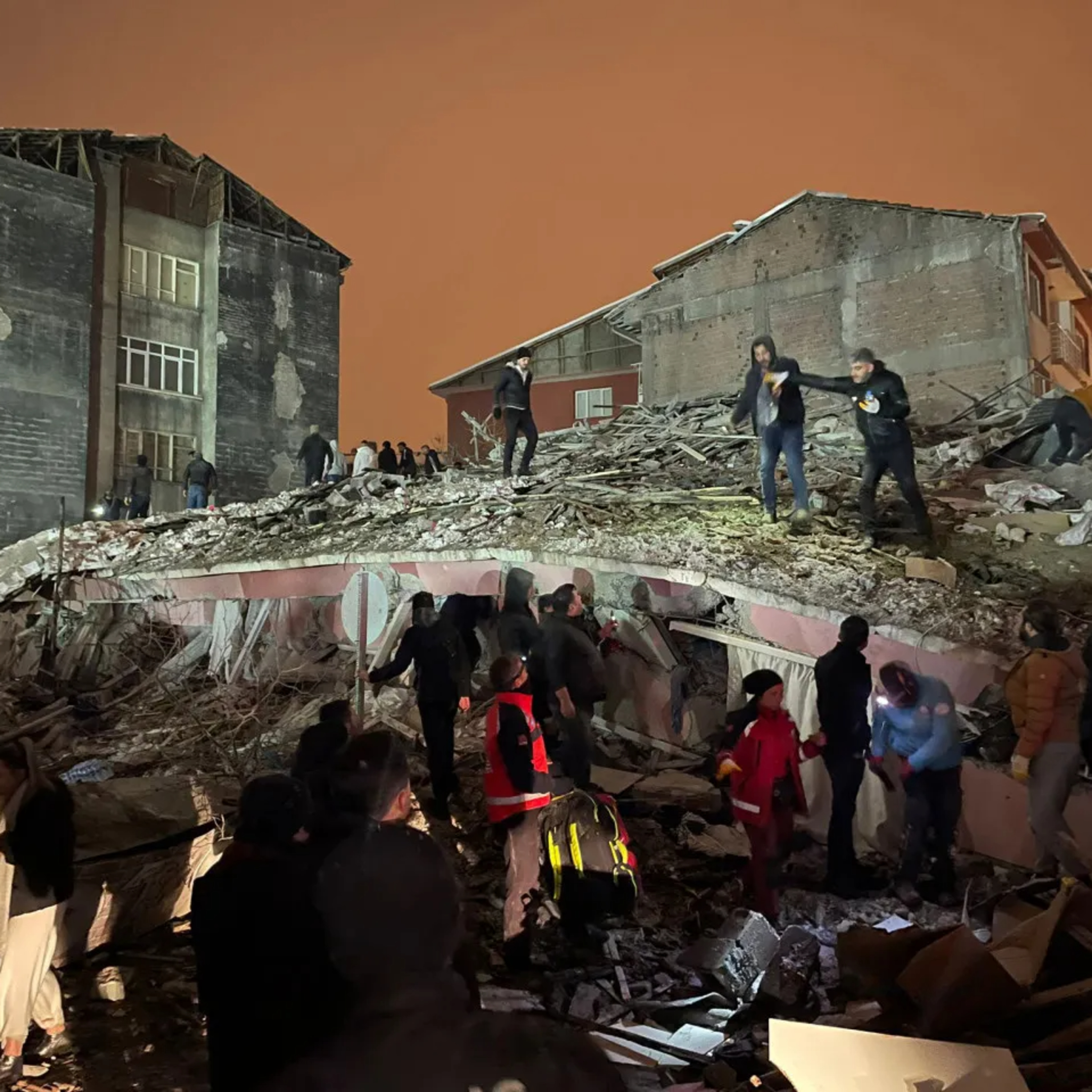 Deprem ve salgın hastalıklar | Gaye Usluer | 10 Şubat 2023 episode artwork
