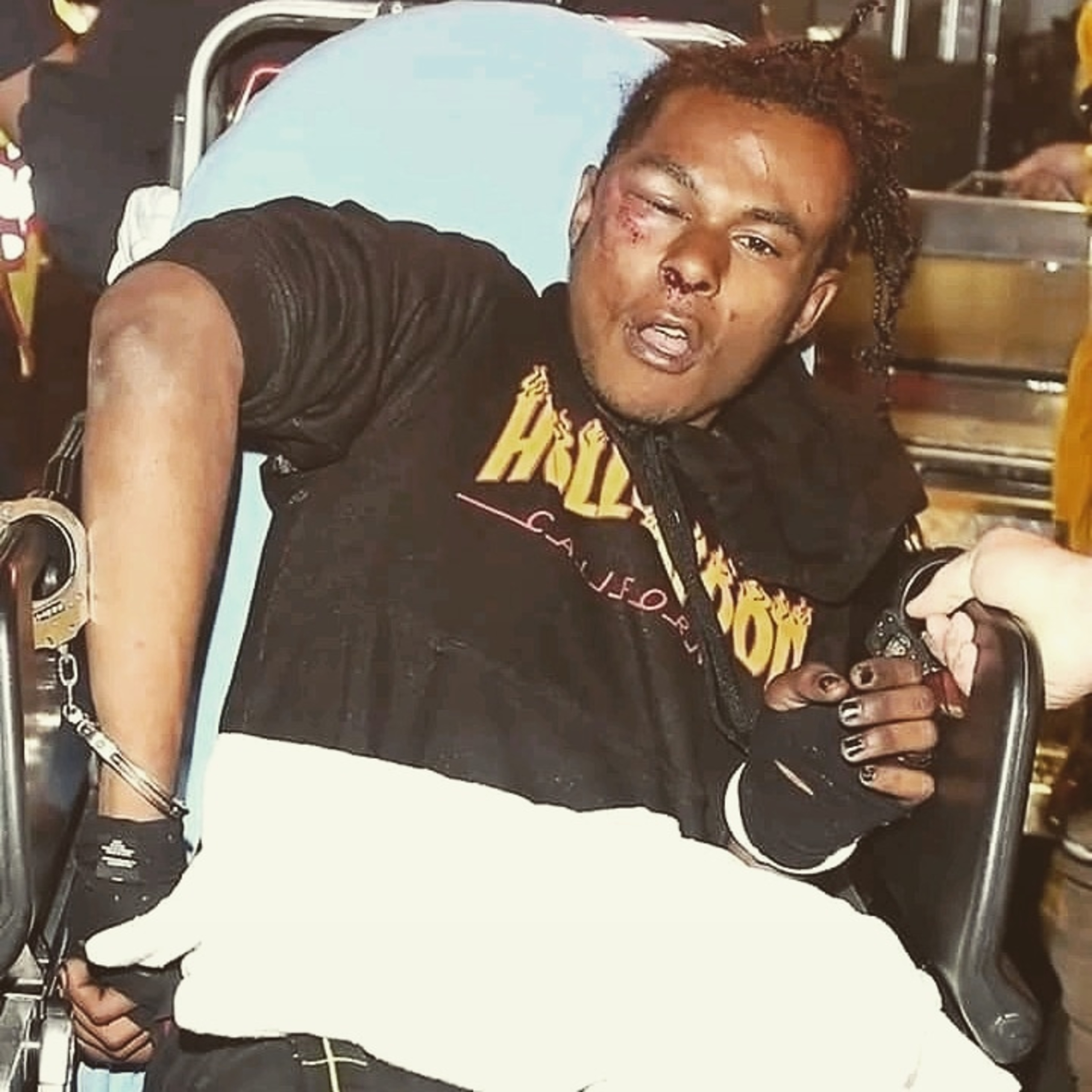 Punks Jump Up To Get Beat Down aka Chappelle Gets Tackled On Stage