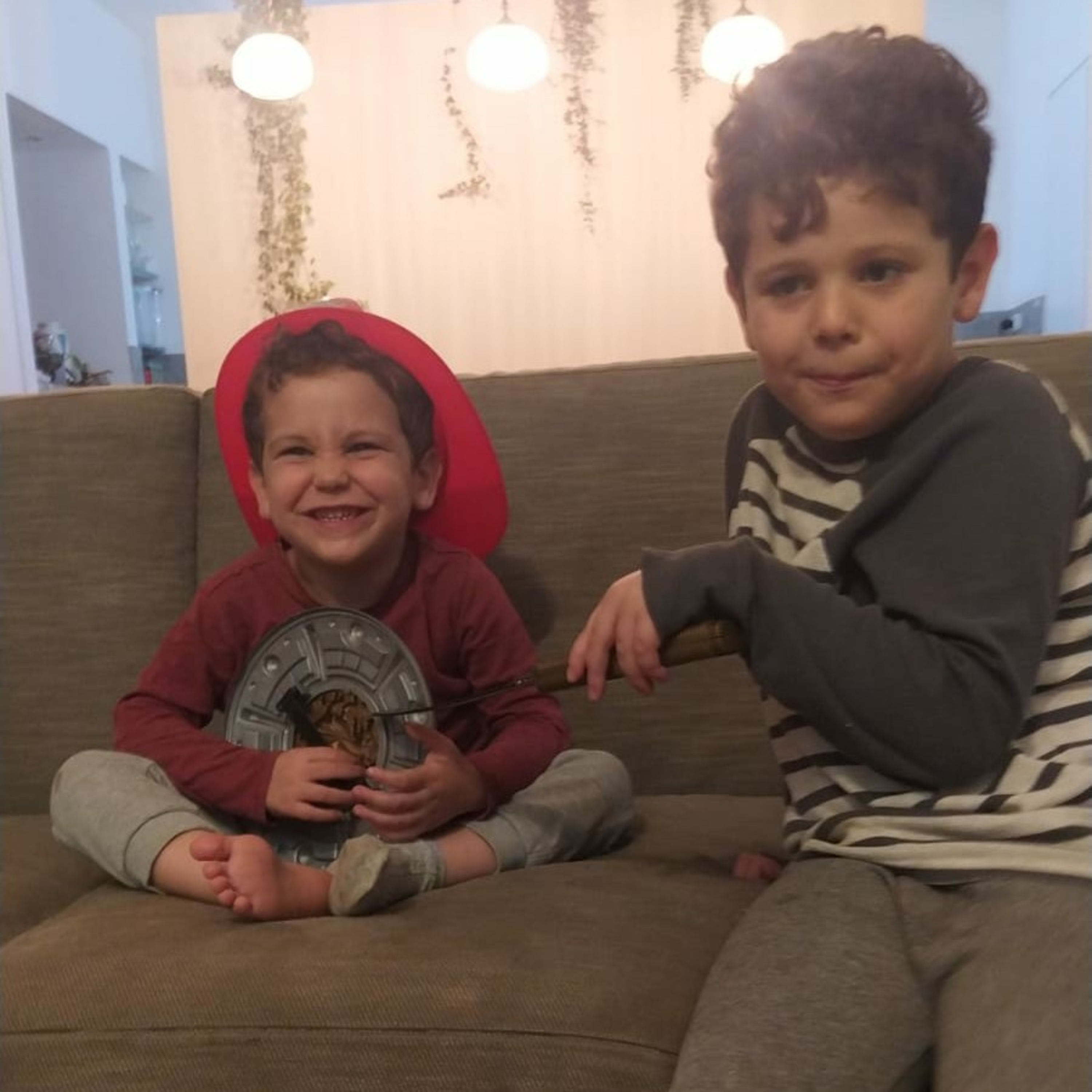 פלג ורותם מגיעים לאי האבירים