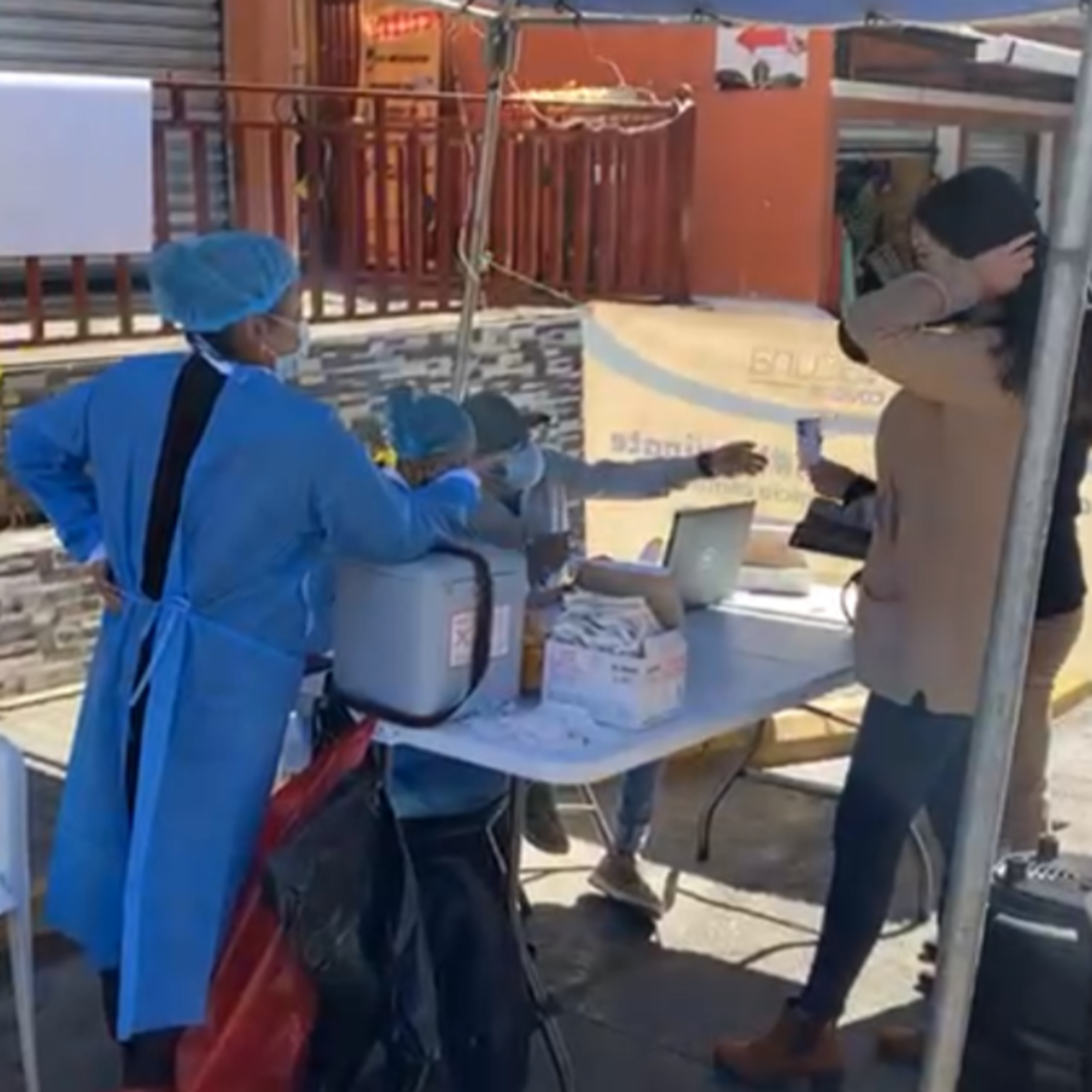 Puestos de vacunación contra el Covid 19 se encuentran instalados en el Mercado Municipal y el Complejo Social de San Marcos  episode artwork