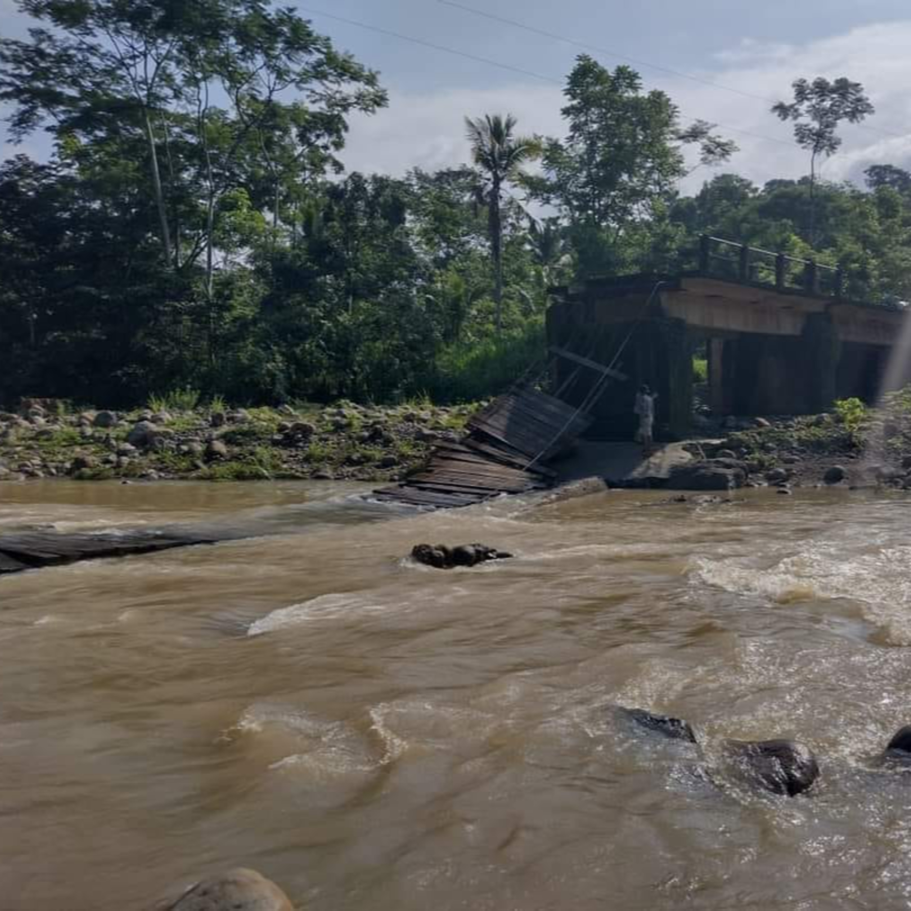 Debido a las fuertes lluvias puente de hamaca colapsó en el municipio de Catarina, San Marcos episode artwork