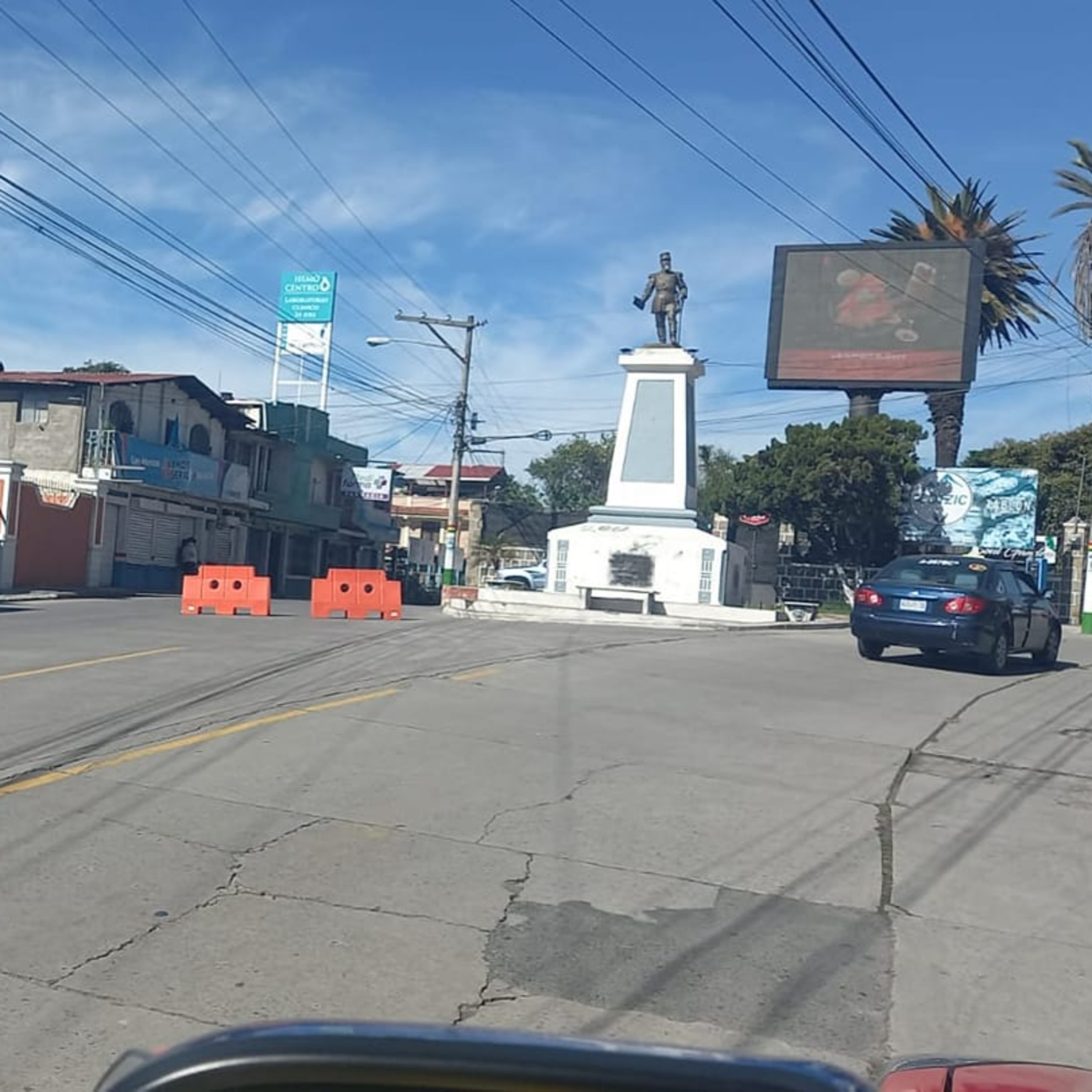 Policía municipal de tránsito de San Marcos, realiza trabajos de señalización. episode artwork