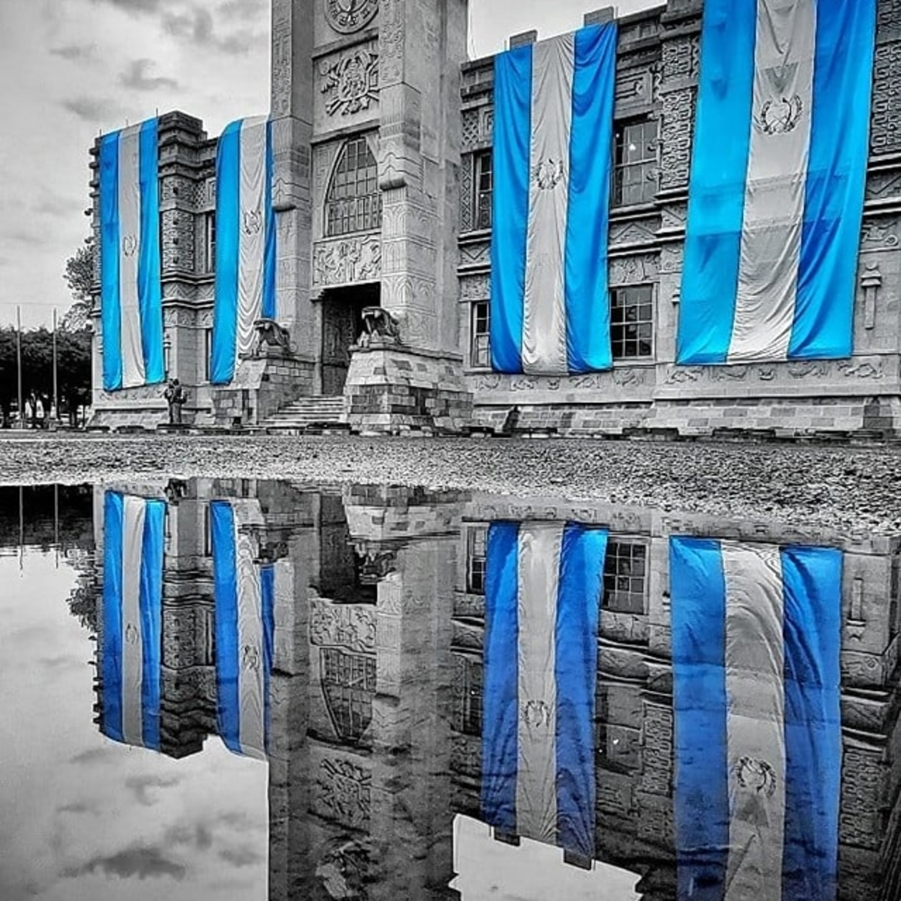 Izada de la Bandera Nacional de Guatemala se realizará este día en San Marcos frente al Palacio Maya episode artwork