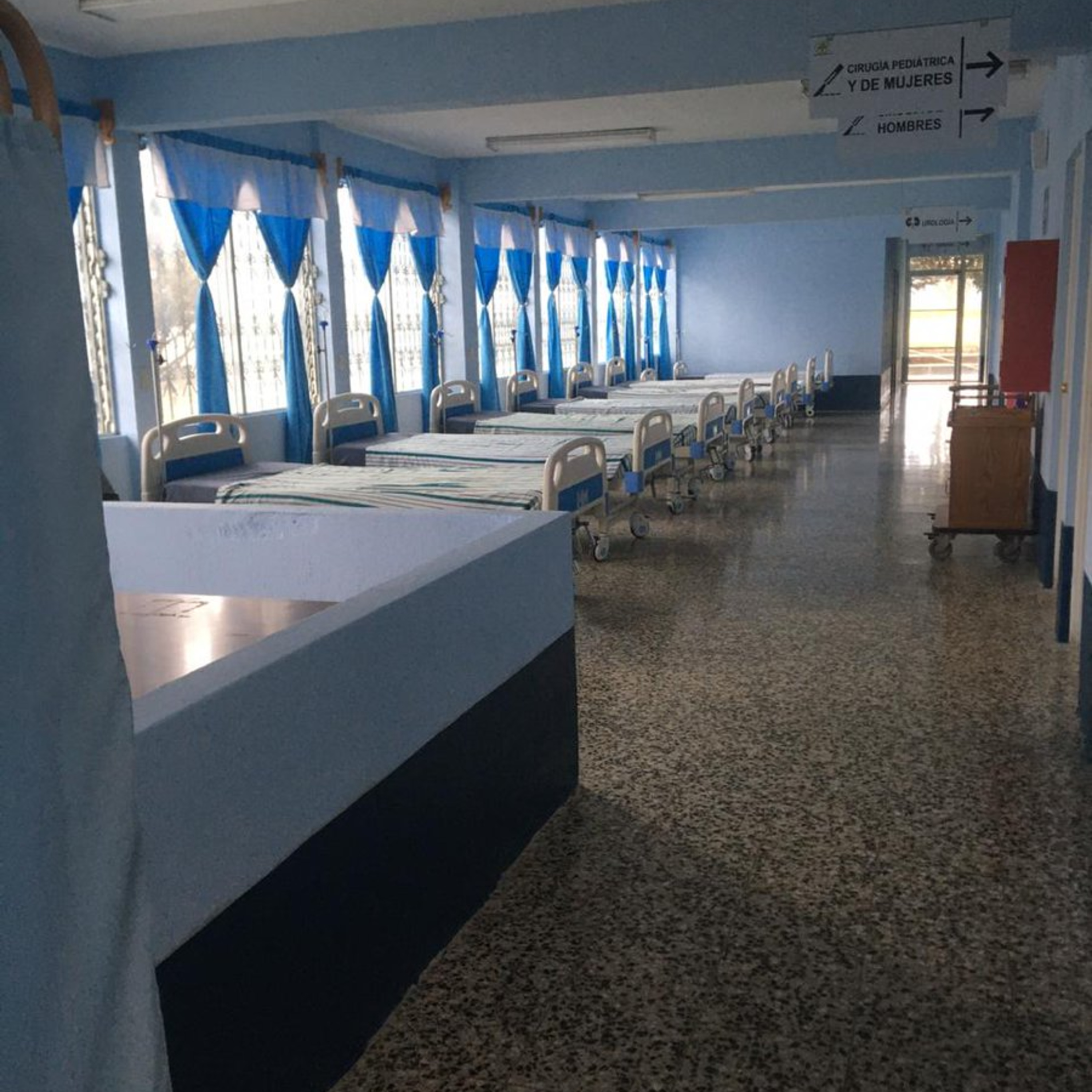 Un paciente se encuentra internado en el área de Covid-19 del Hospital de San Marcos.  episode artwork