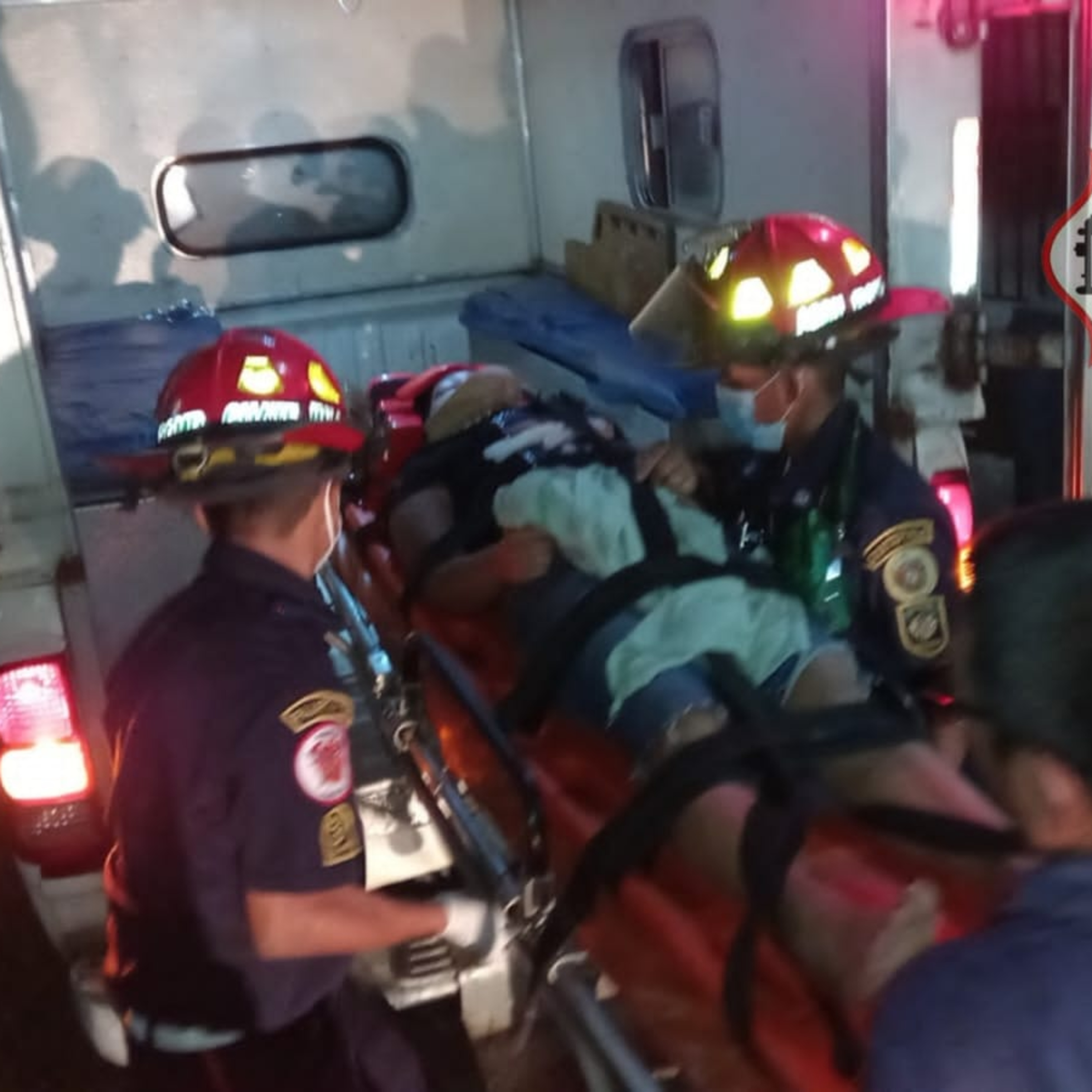 Una mujer resultó herida tras ser alcanzada por una descarga electro atmosférica en el municipio de El Tumbador.  episode artwork