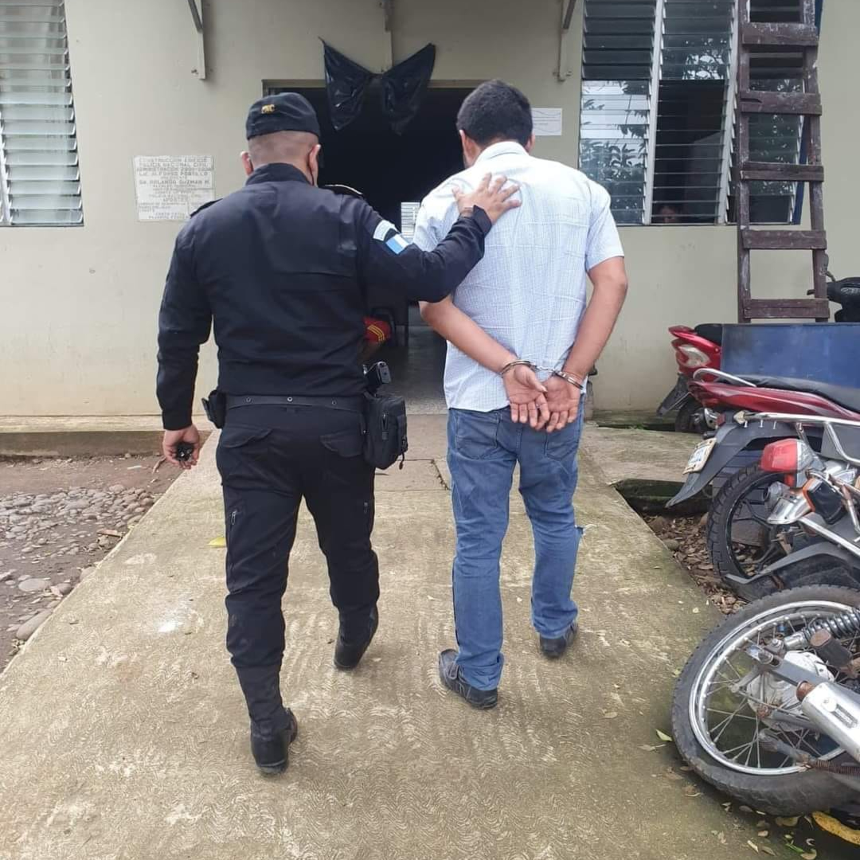 Presunto "coyote" fue capturado por agentes de la Policía Nacional Civil en el municipio de Pajapita, San Marcos.  episode artwork