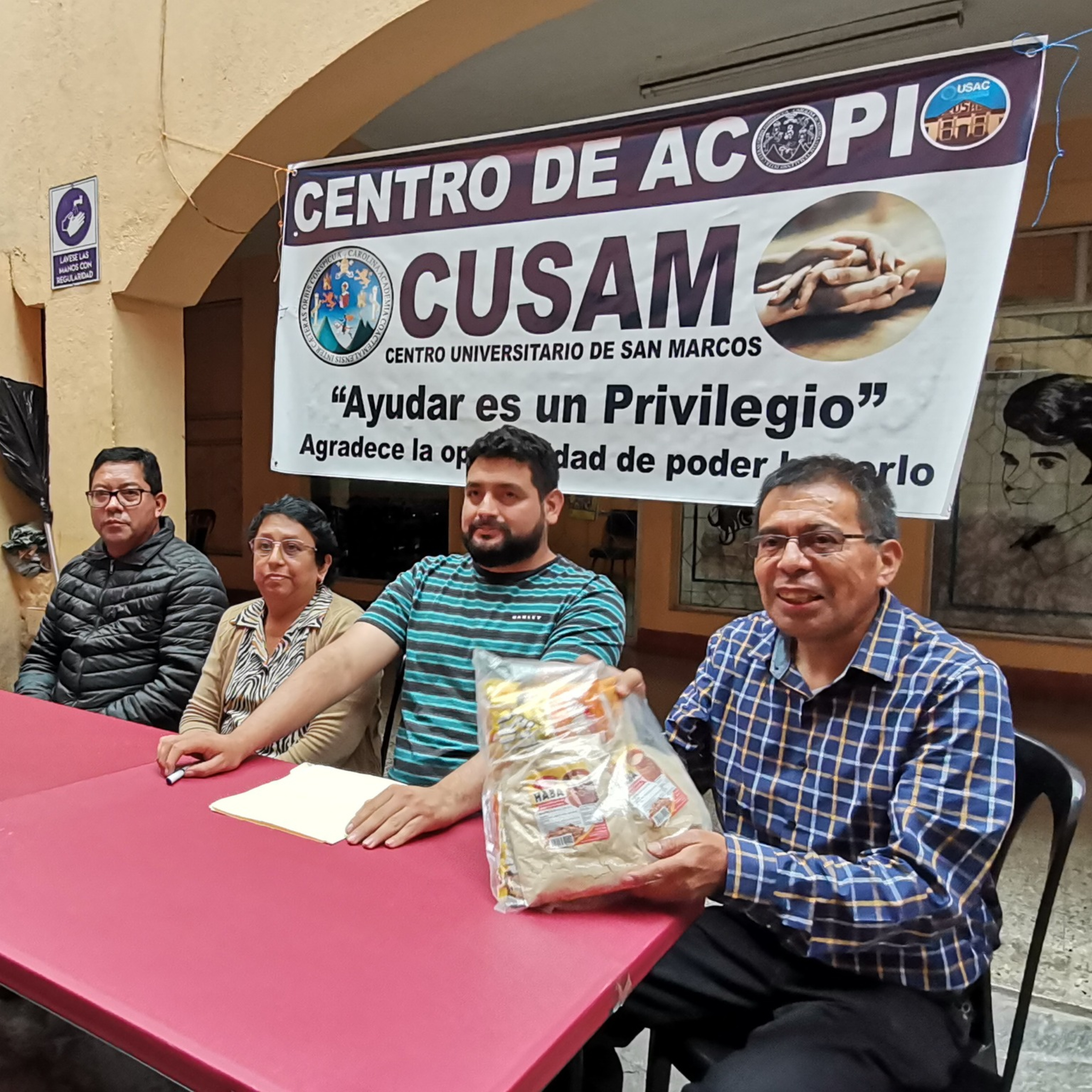 Estudiantes del Centro Universitario de San Marcos recaudan víveres para ayudar a familias afectadas por la tormenta tropical Julia.  episode artwork