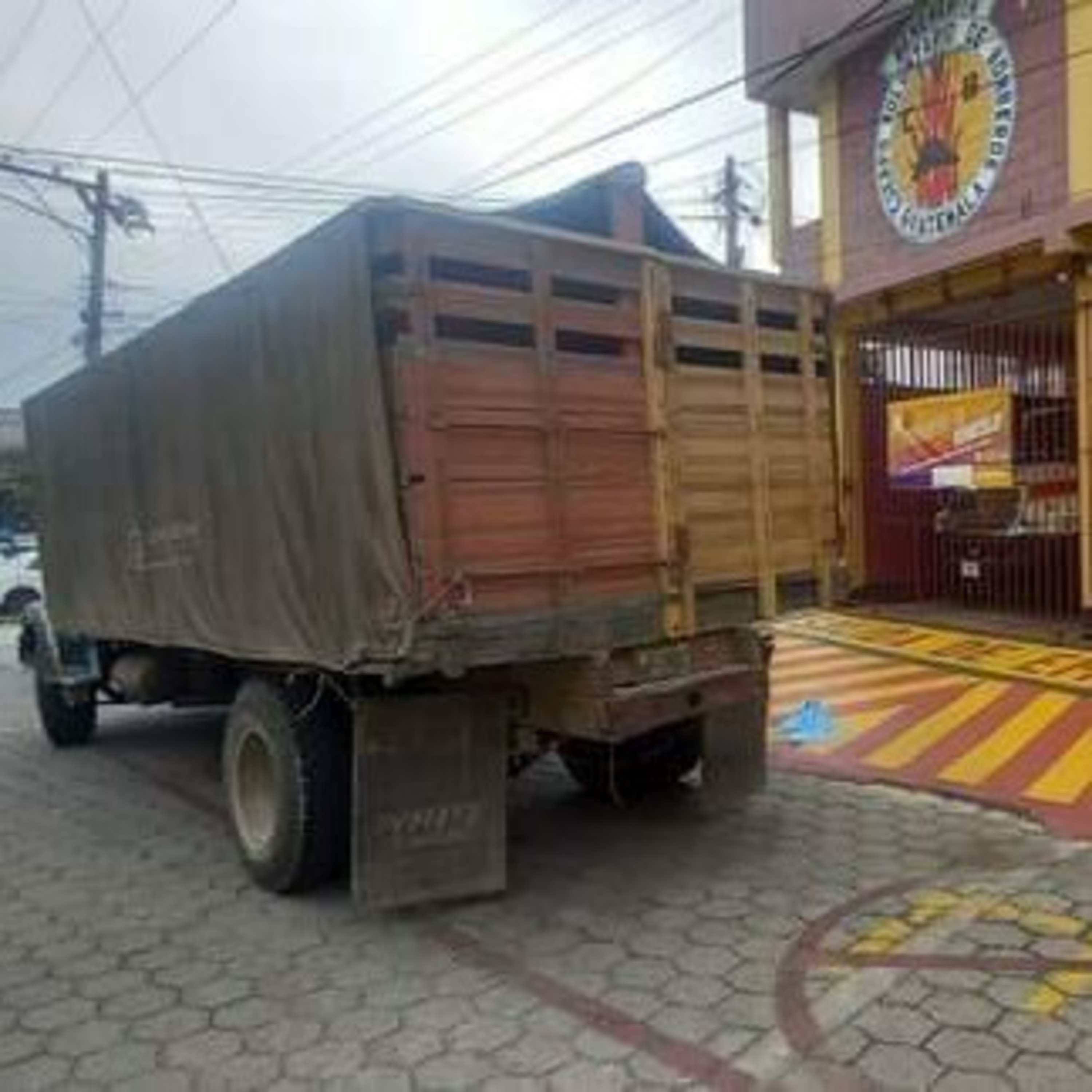 NUEVAMENTE OBSTACULIZAN LA SALIDA DE BOMBEROS VOLUNTARIOS DE SAN PEDRO SACATEPÉQUEZ. episode artwork