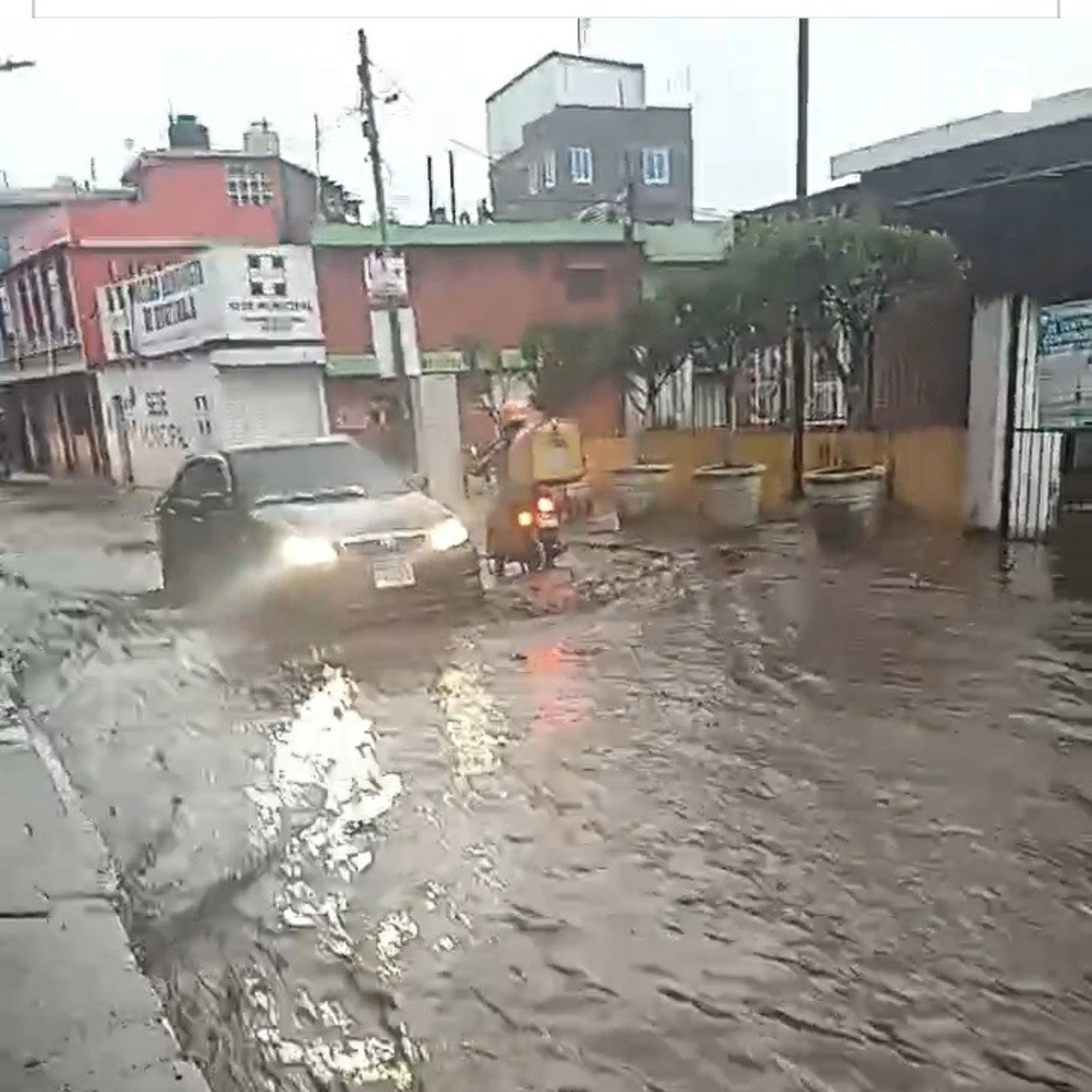 La lluvia a causado el colapso del drenaje en algunas calles del municipio de San Pedro Sacatepéquez episode artwork