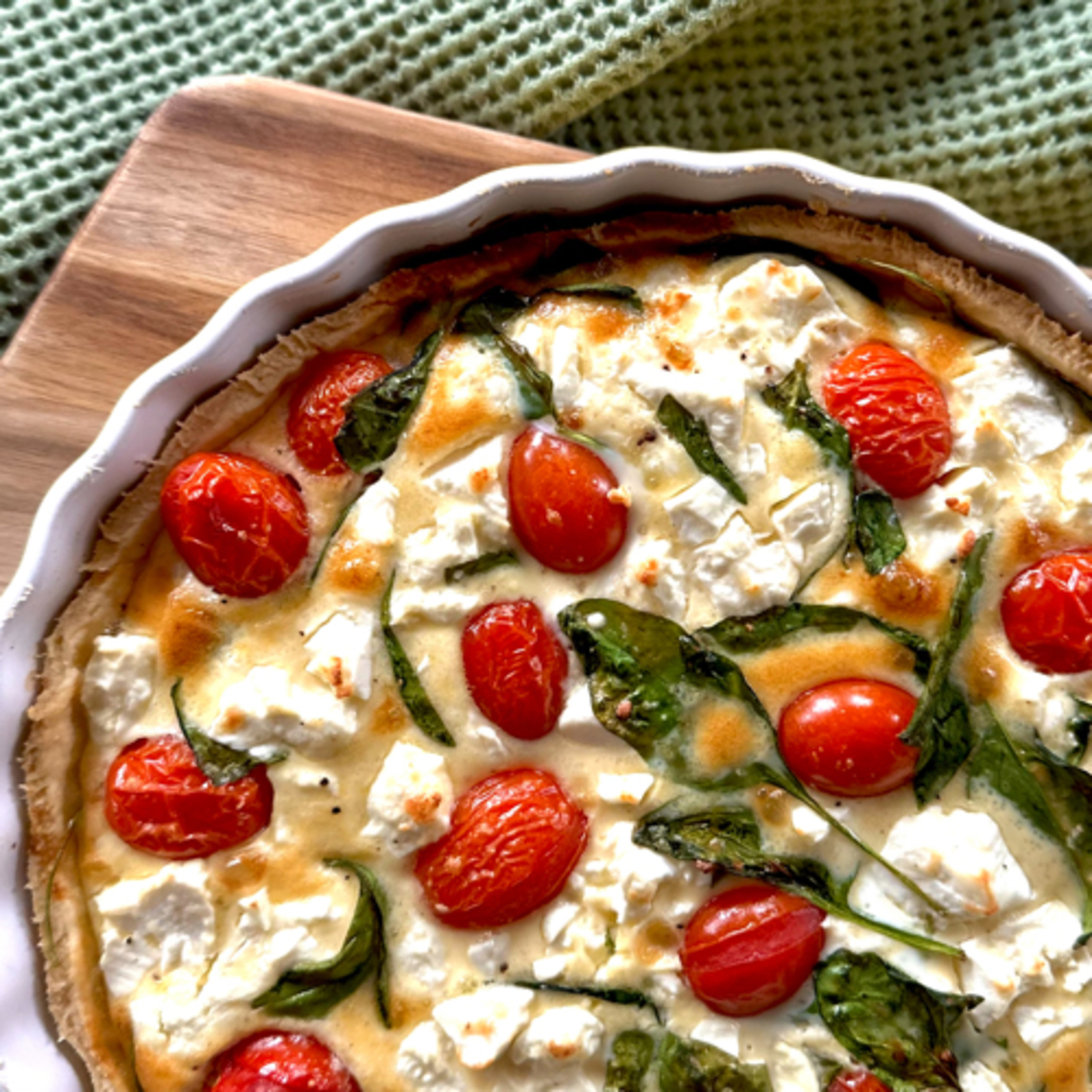 Quiche mit Spinat, Tomate und Feta – Bienenhus - Backen damals und ...
