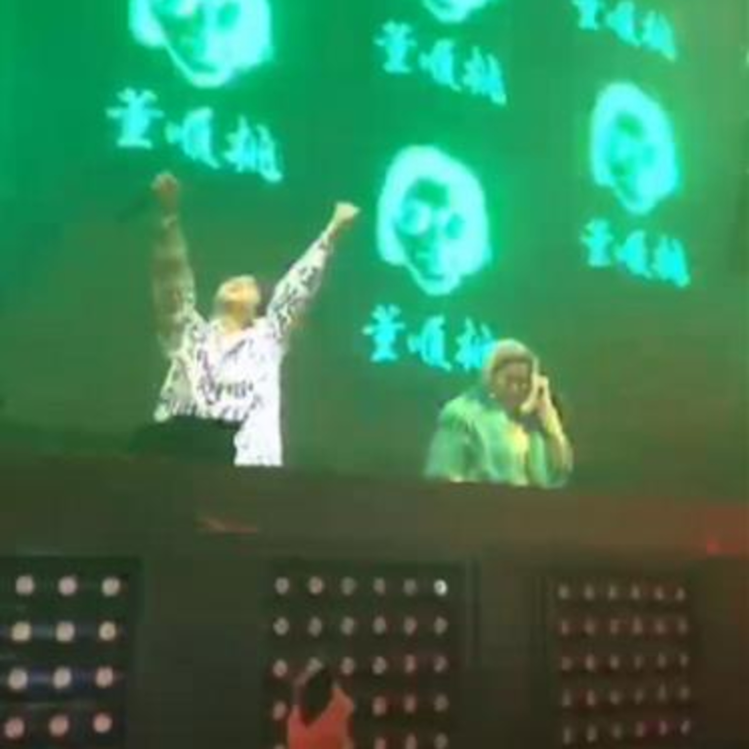 昼は臭豆腐を揚げ、夜はクラブDJを楽しむ66歳女性 episode artwork