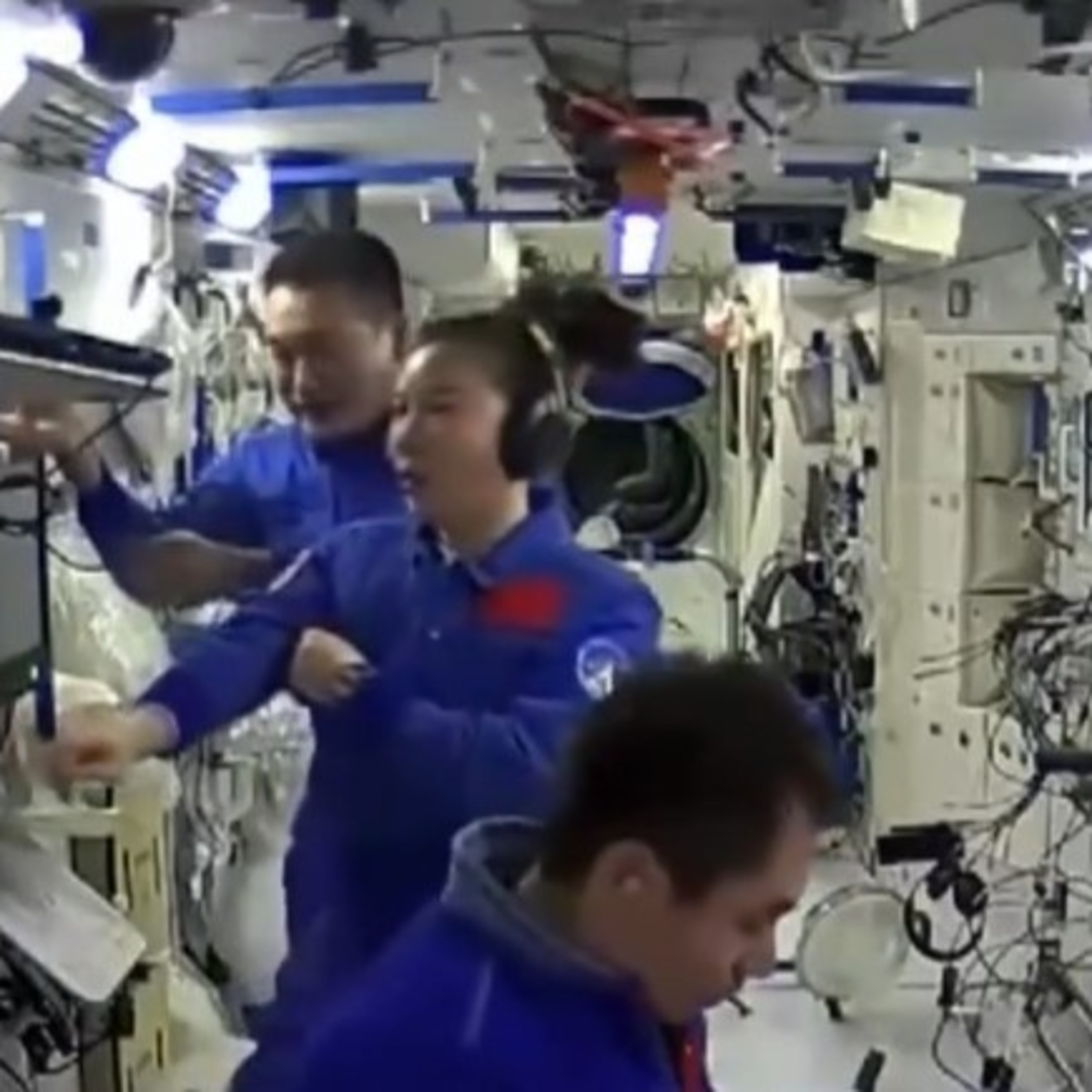 宇宙滞在中の飛行士3人が地球帰還に向け荷物のパッキングを開始―中国 episode artwork