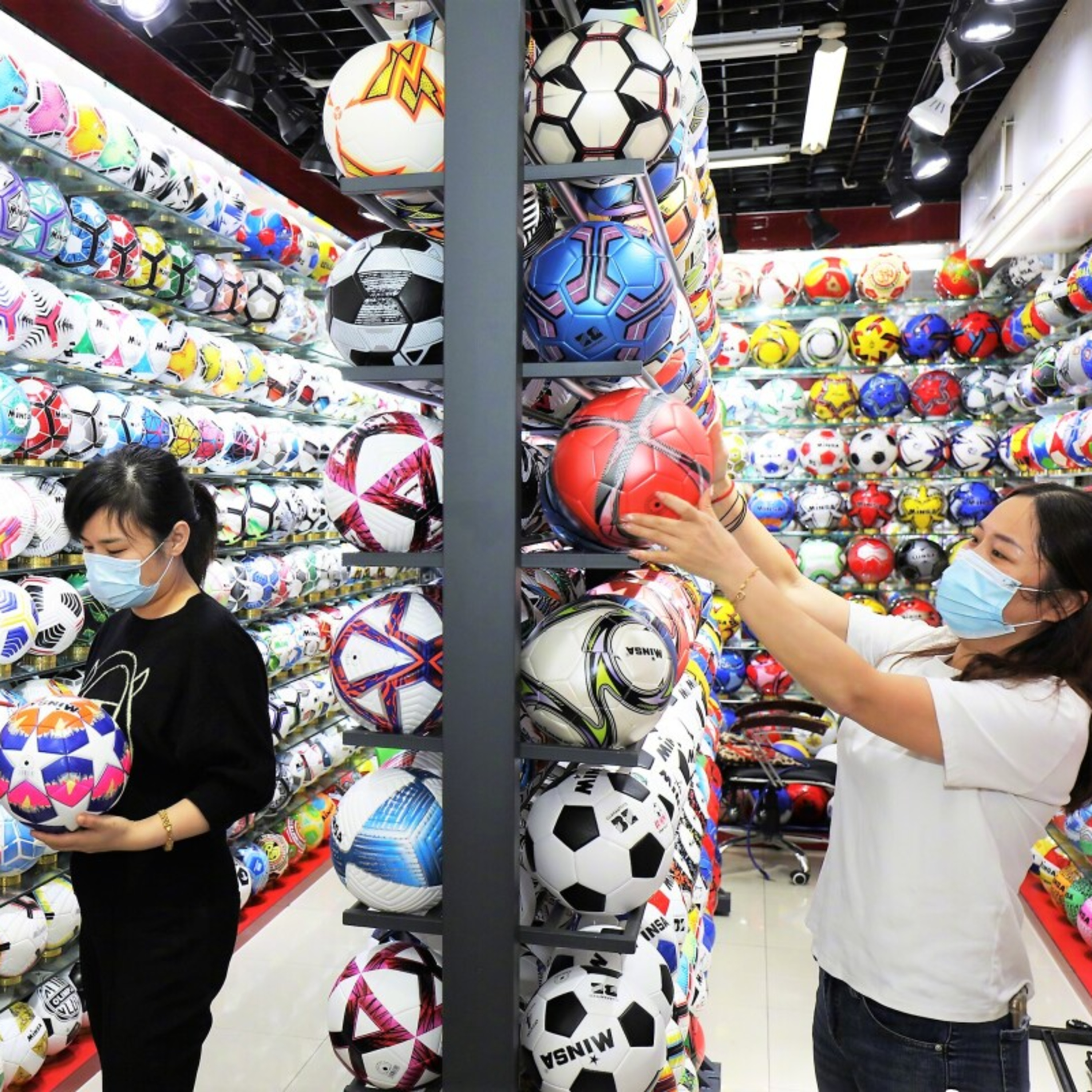 サッカーW杯関連商品市場におけるメイド・イン・義烏のシェアは約7割 episode artwork