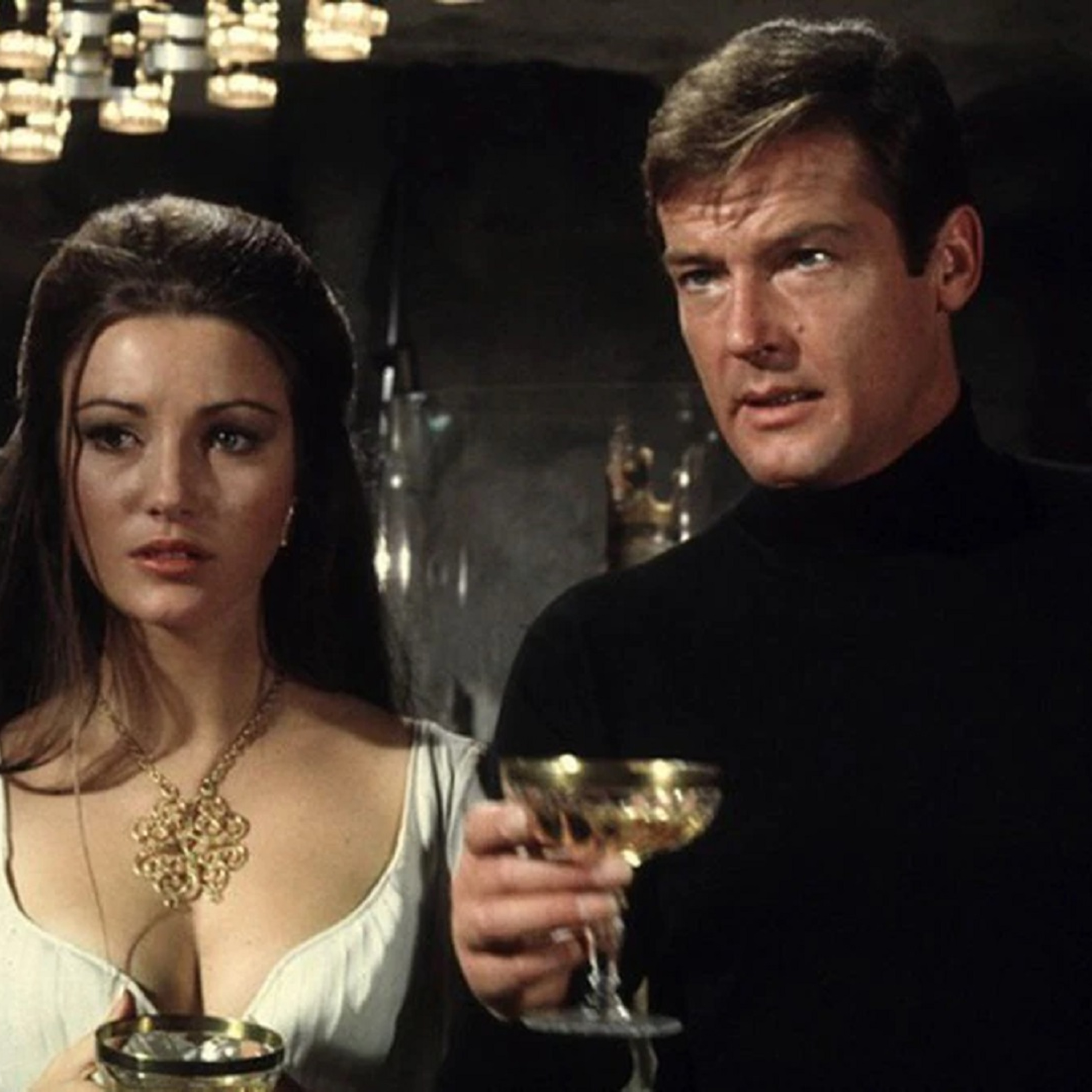 Com 007 Viva e Deixe Morrer (1973) - Crítica episode artwork