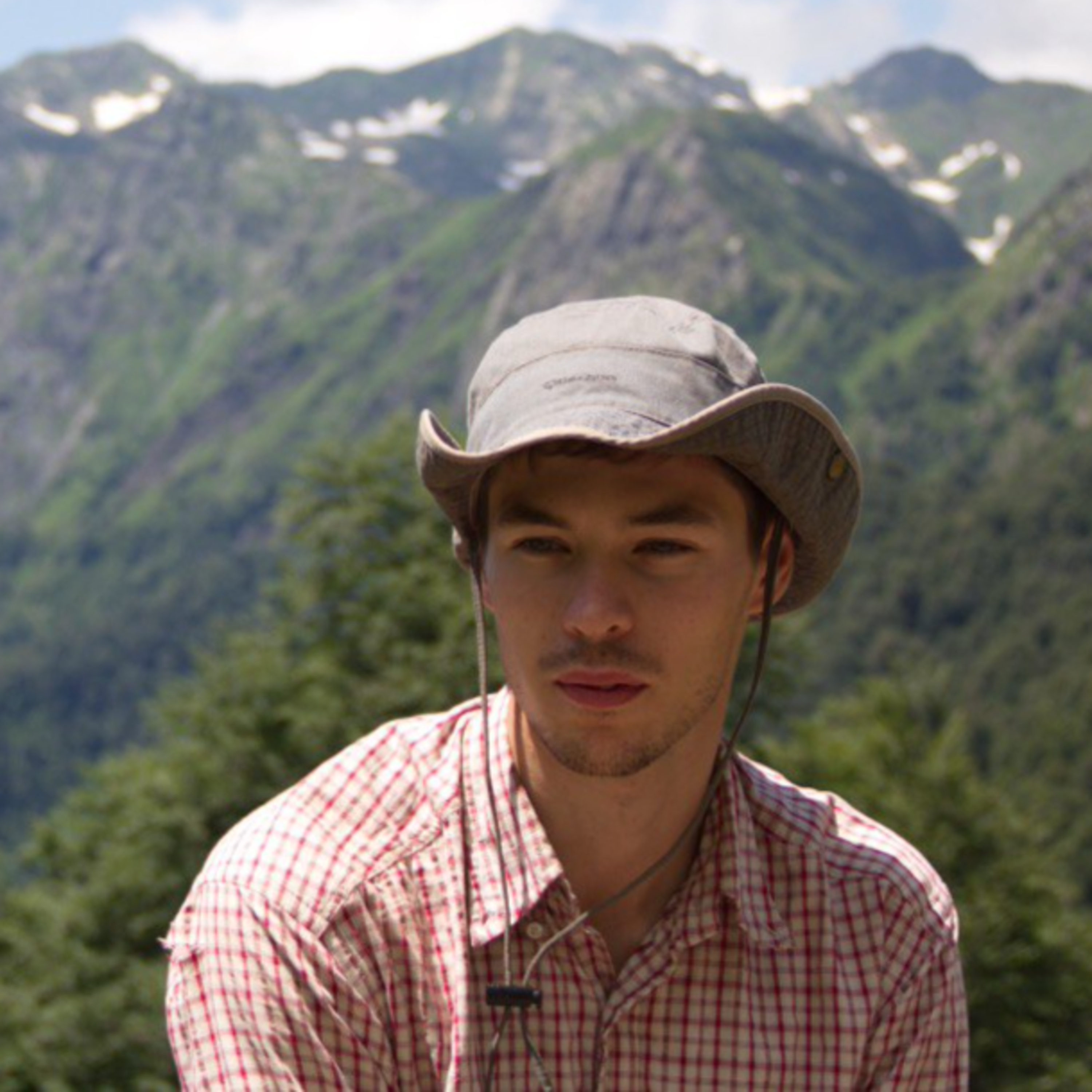 Of volcanoes and men. Про вулканы и людей