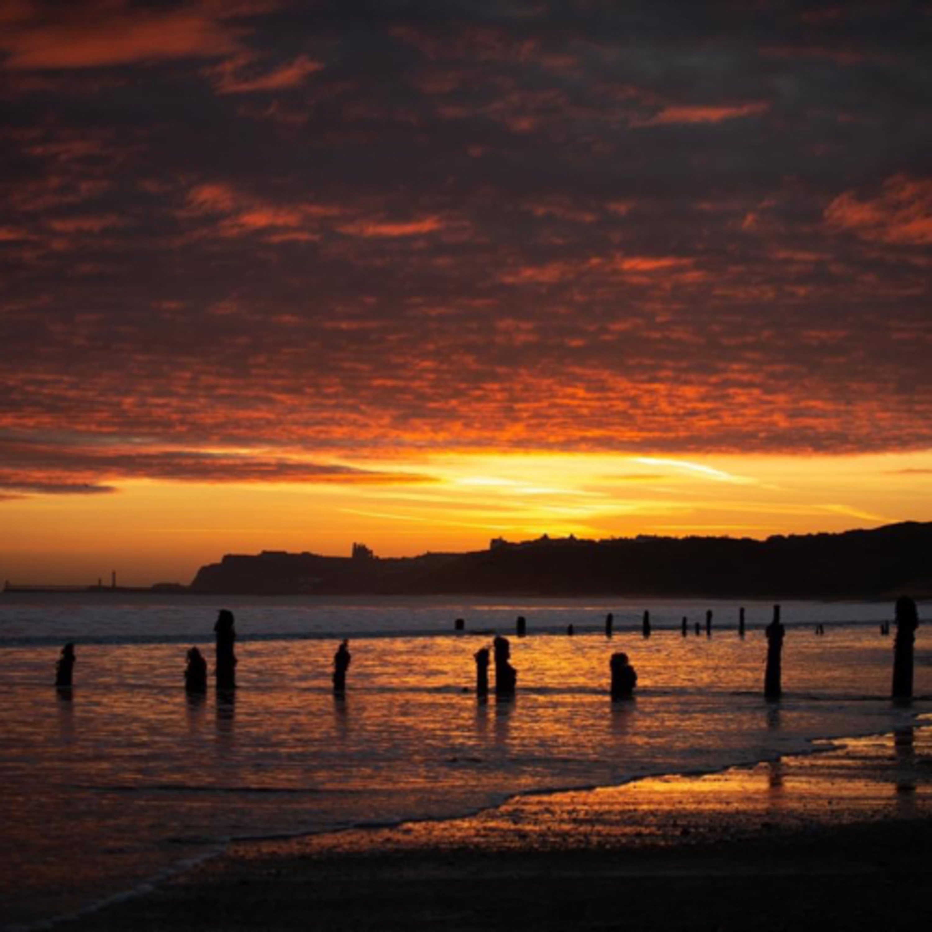 Sandsend waves  episode artwork