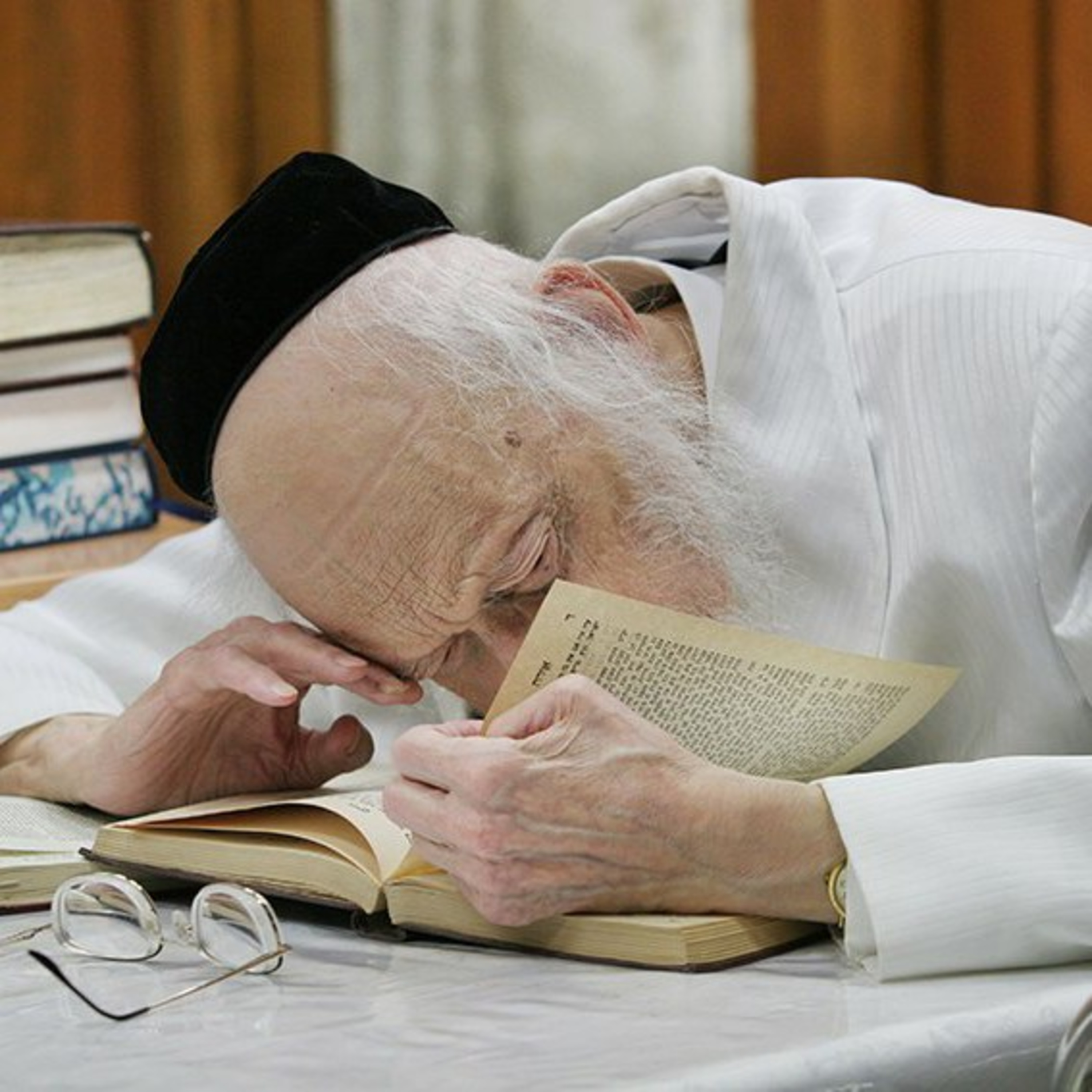 Rav Elyashiv Zt"l SINGING in learning פוסק הדור הגאון מרן הרב יוסף שלום אלישיב זיע"א Very Moving!🔥❤ episode artwork
