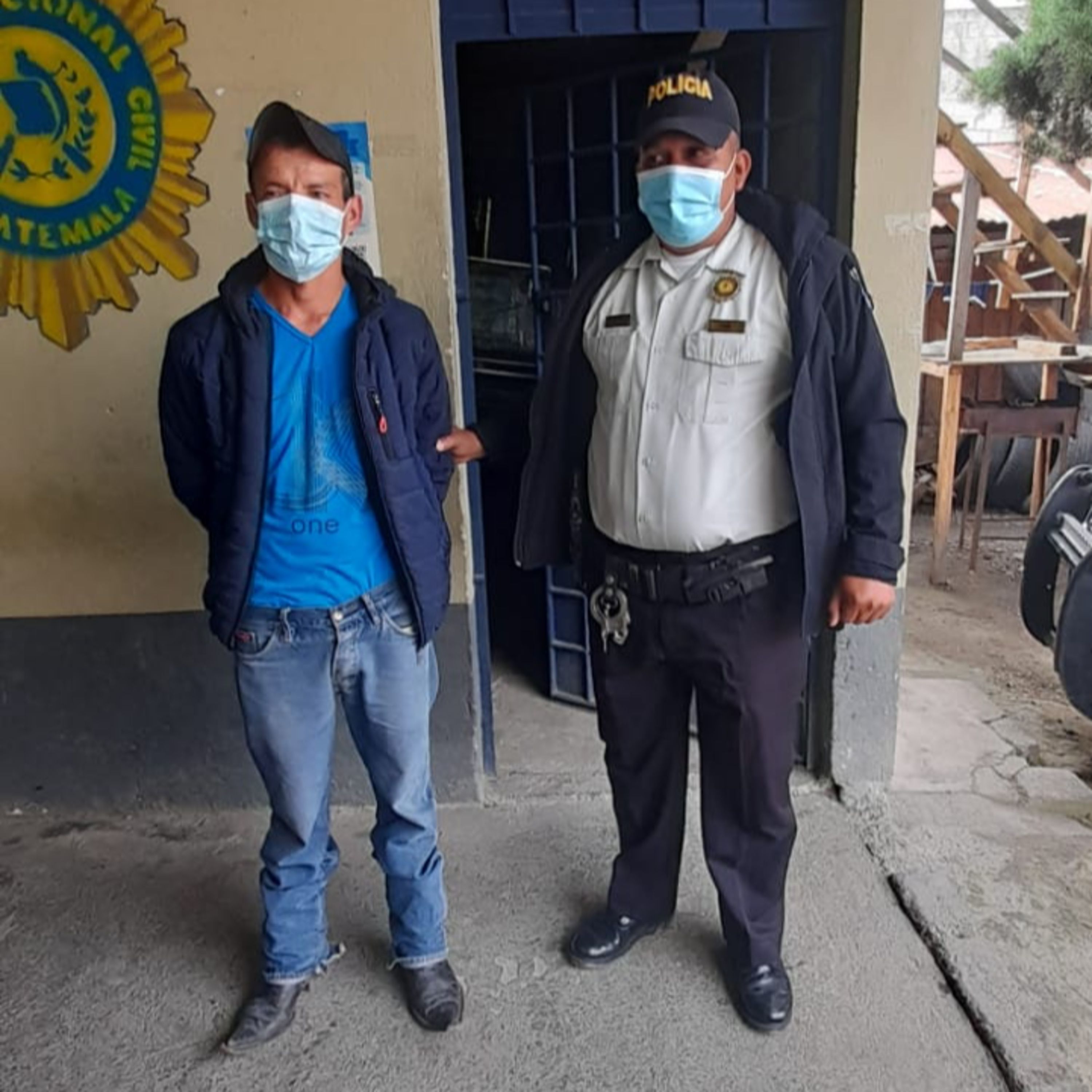 Efectivos policiales de Chicamán aprenden a persona por tener orden de captura. episode artwork