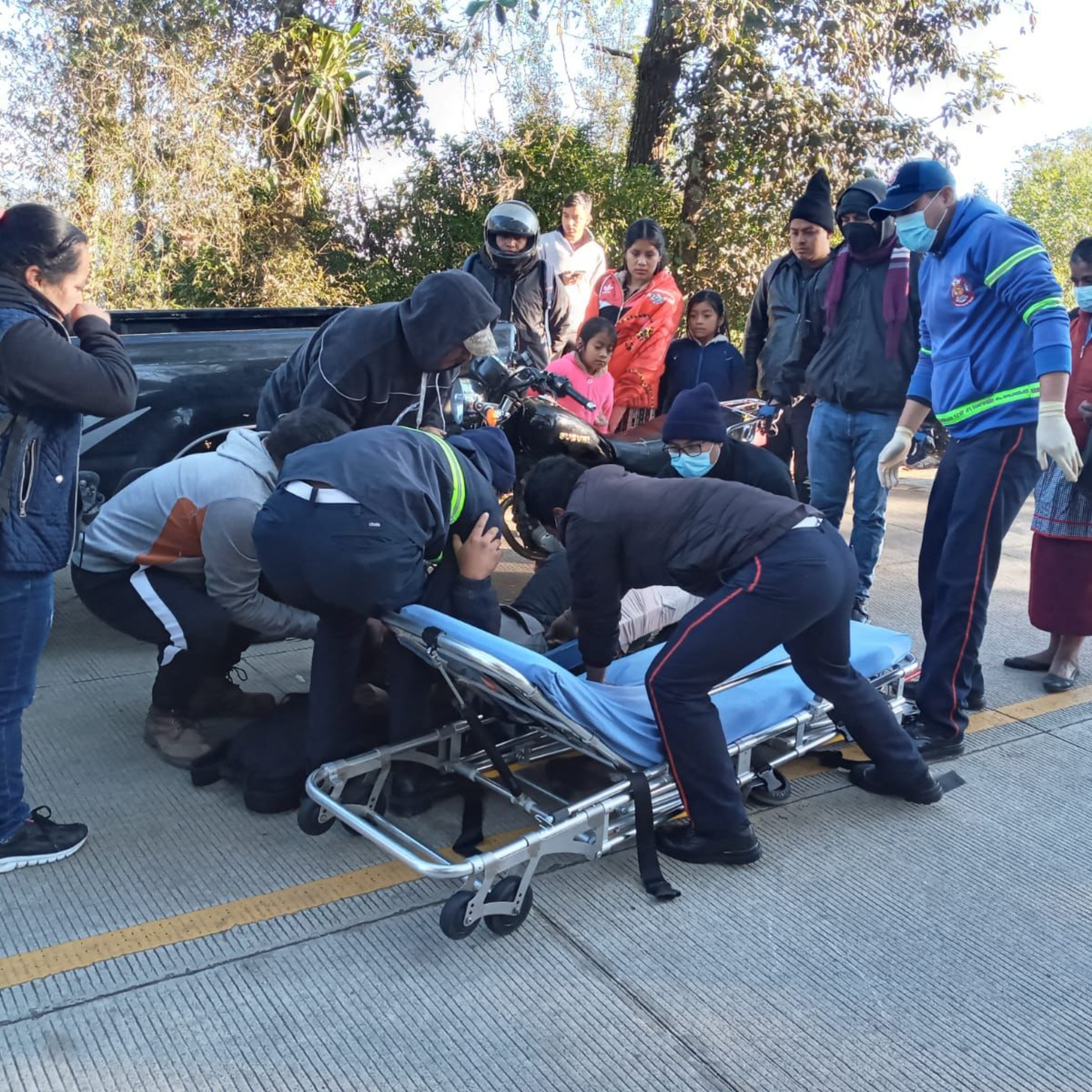 Cuatro heridos deja accidente en carretera a San Andrés Sajcabaja. episode artwork