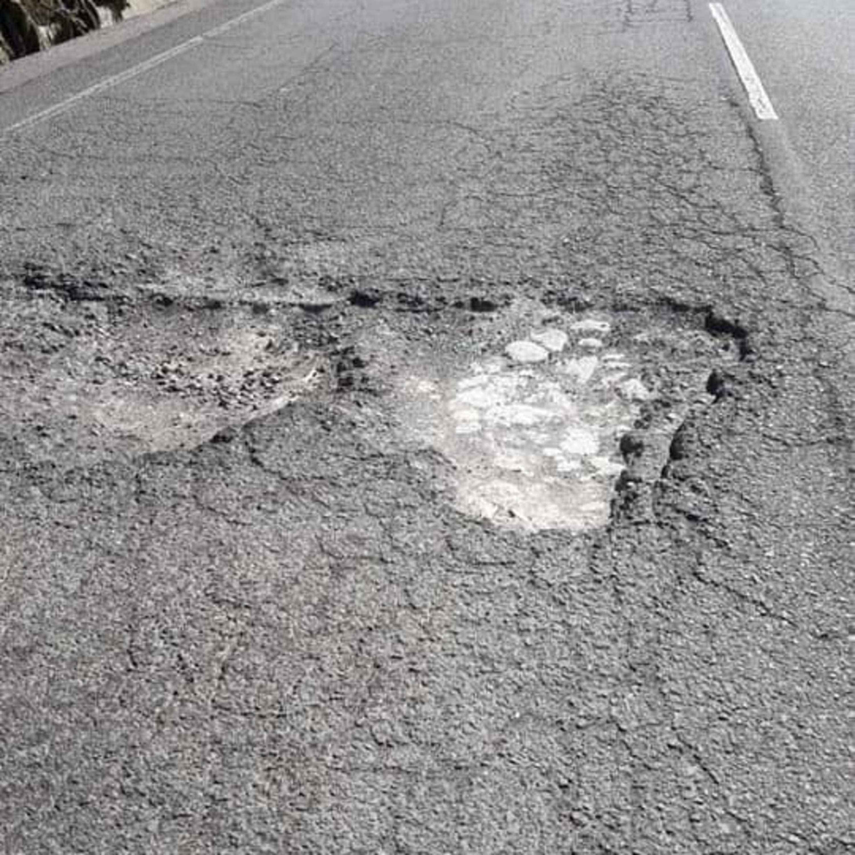 Aprovechas bloqueos para rellenar baches a falta de mantenimiento. episode artwork