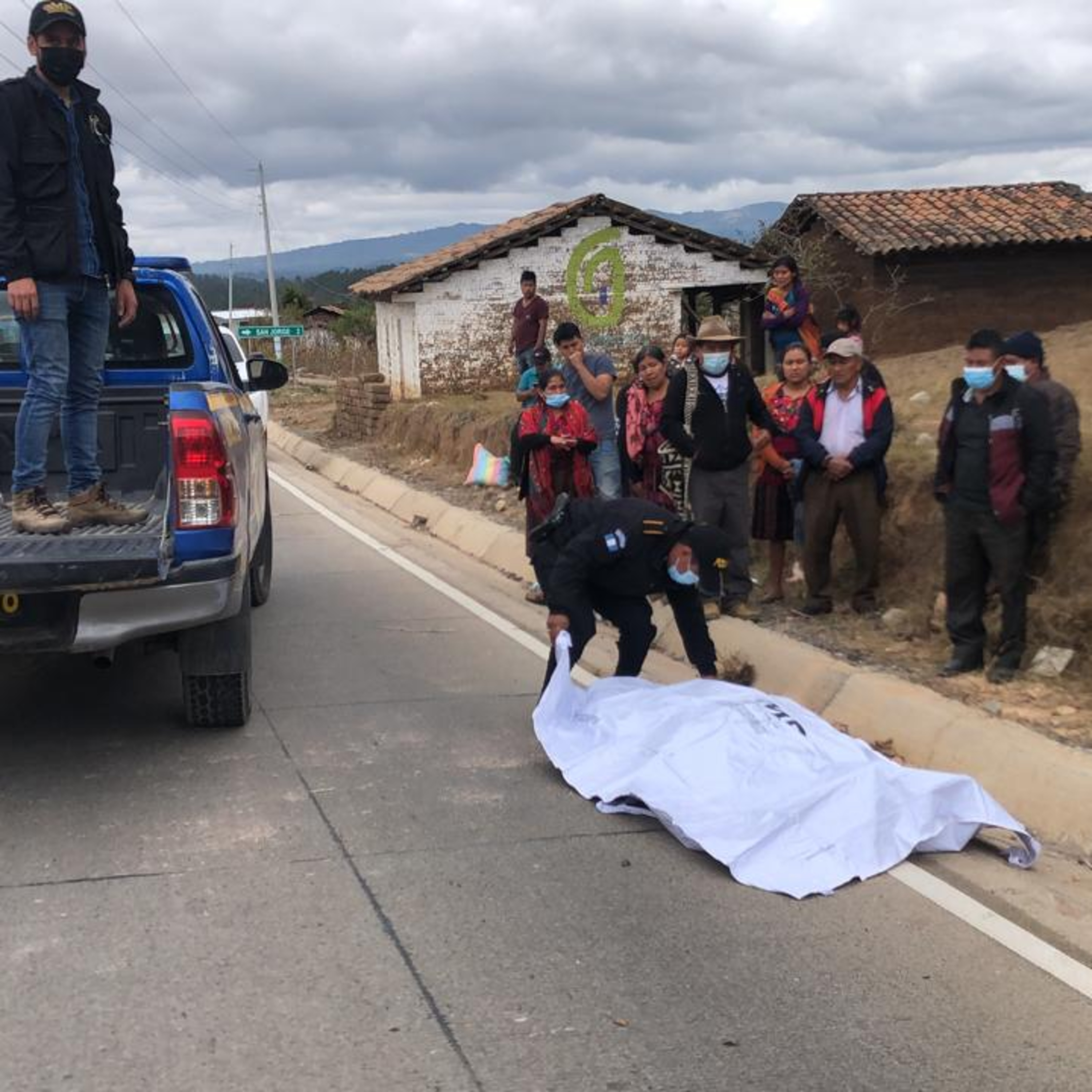 Anciano muere atropellado en carretera. episode artwork