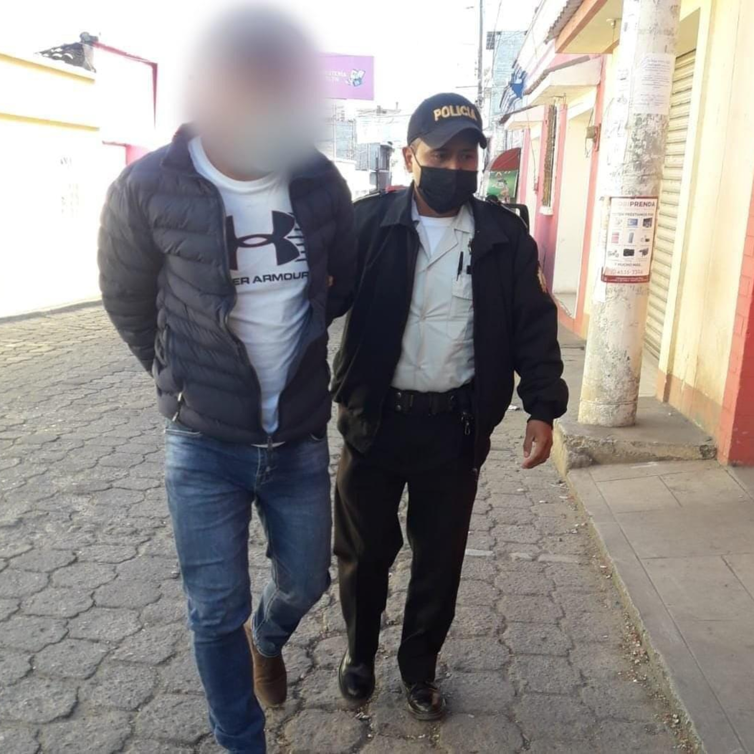 Hombre capturado por elementos policiales. episode artwork