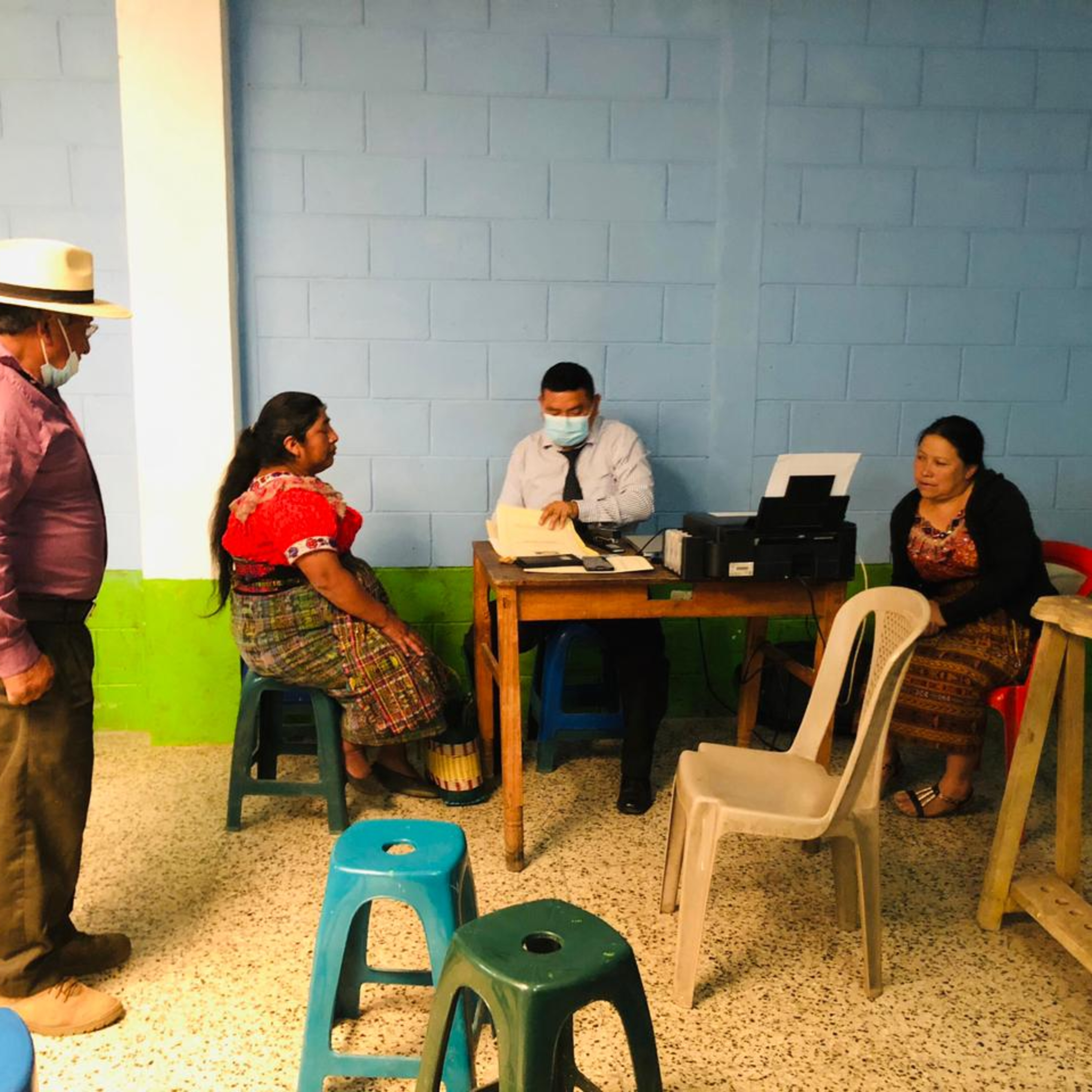 Mujer detenida por delito de usurpación. episode artwork
