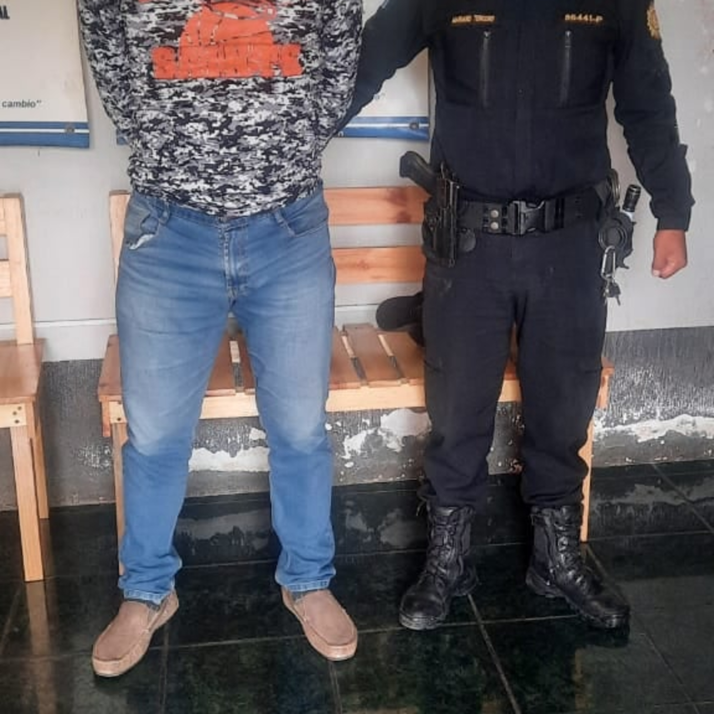 Hombre detenido en Chinique.  episode artwork