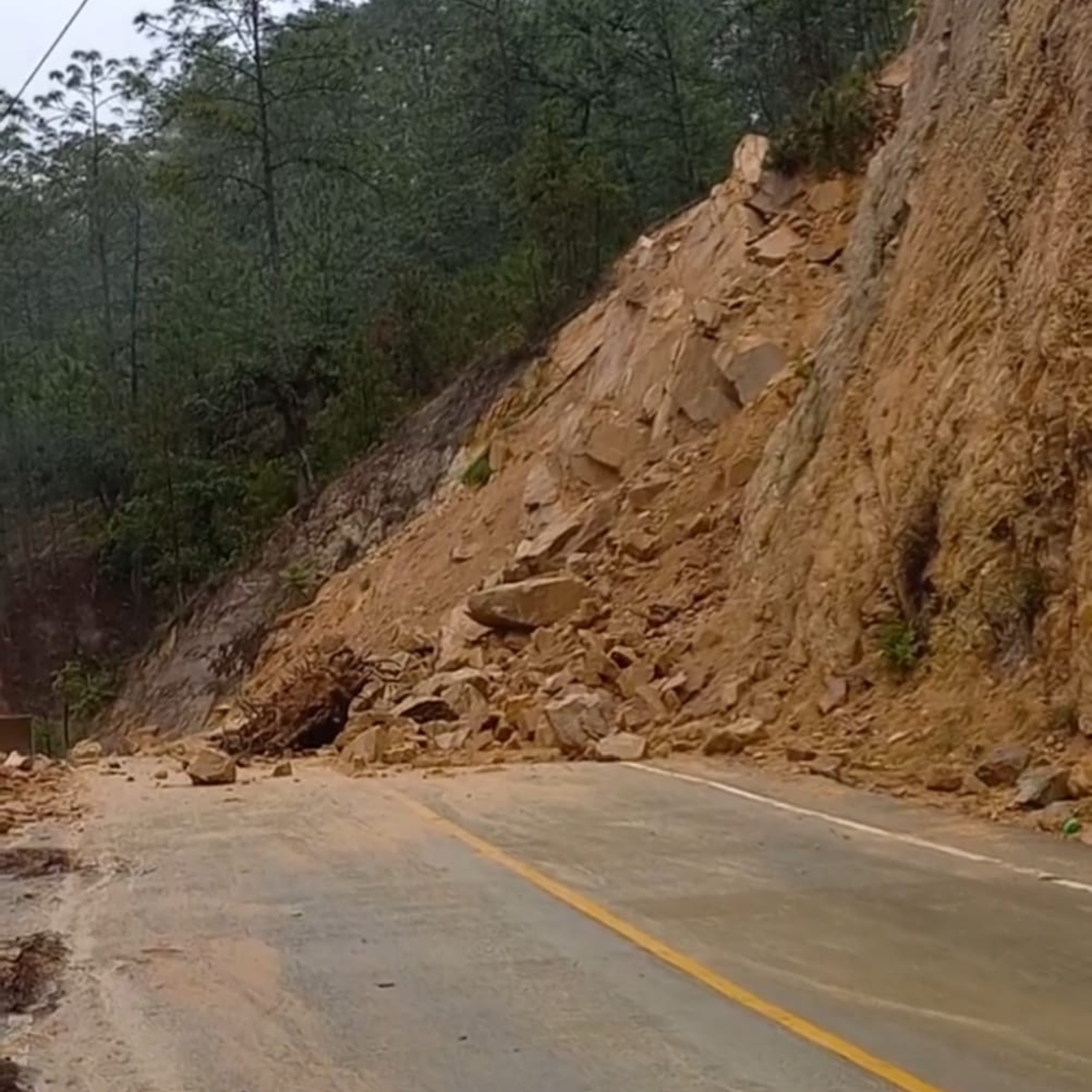 Derrumbe en carretera a San Andrés Sajcabaja. episode artwork