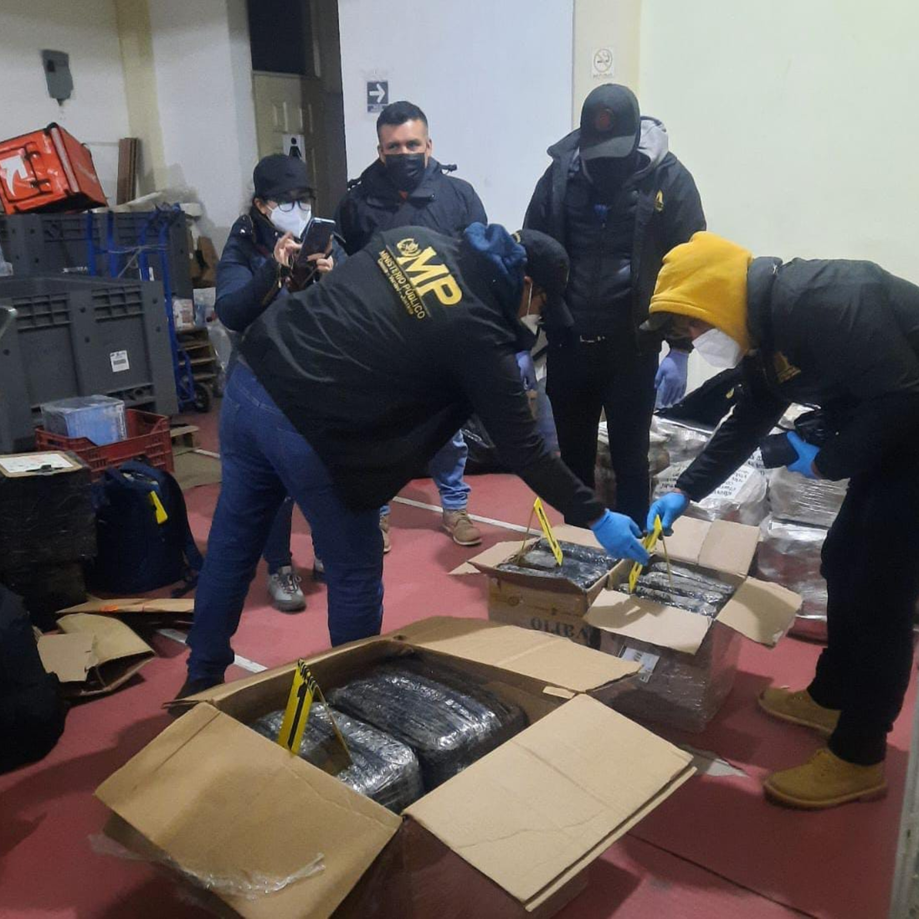 Policías de SGAIA decomisan marihuana.  episode artwork