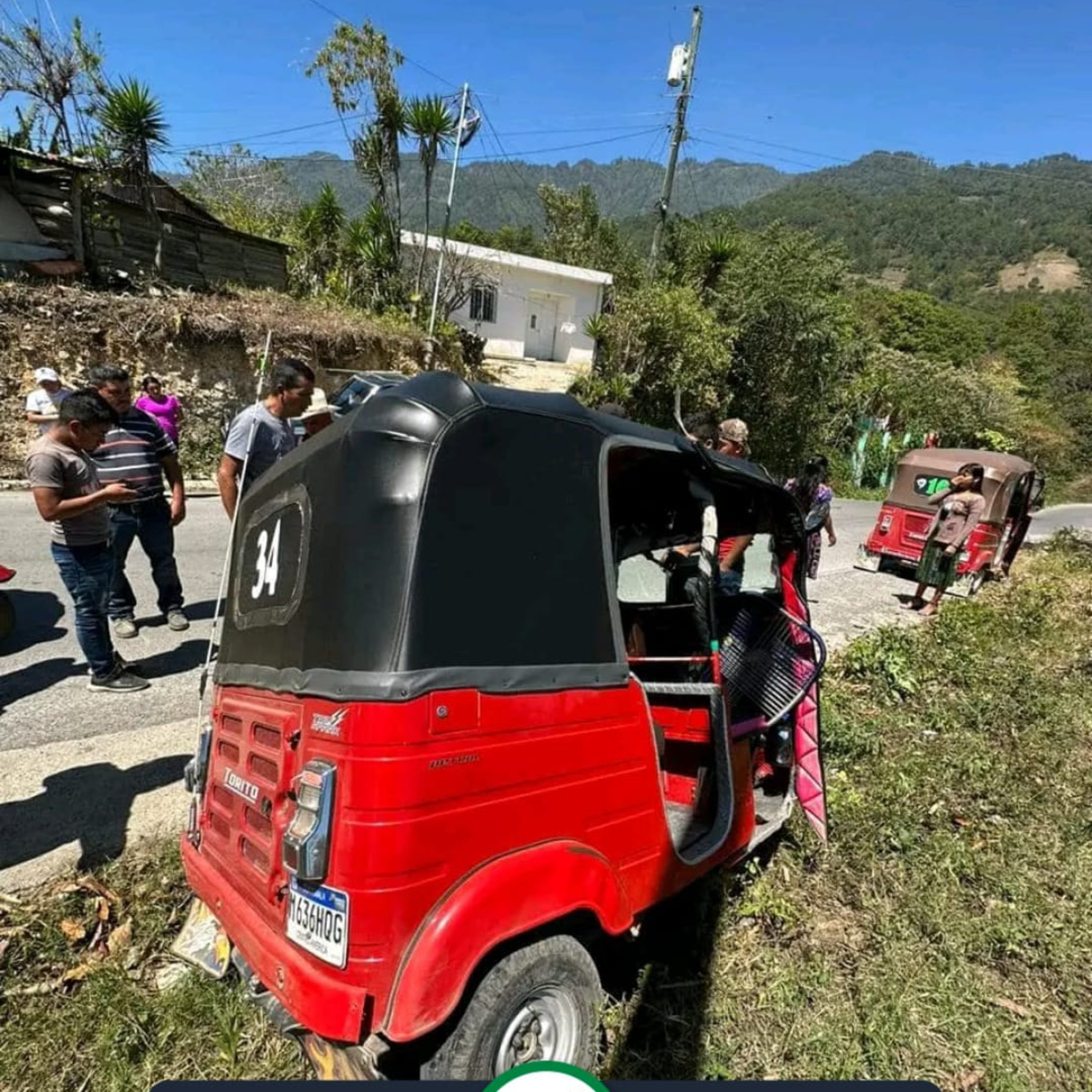 Moto taxi vuelca en Chicamán.  episode artwork